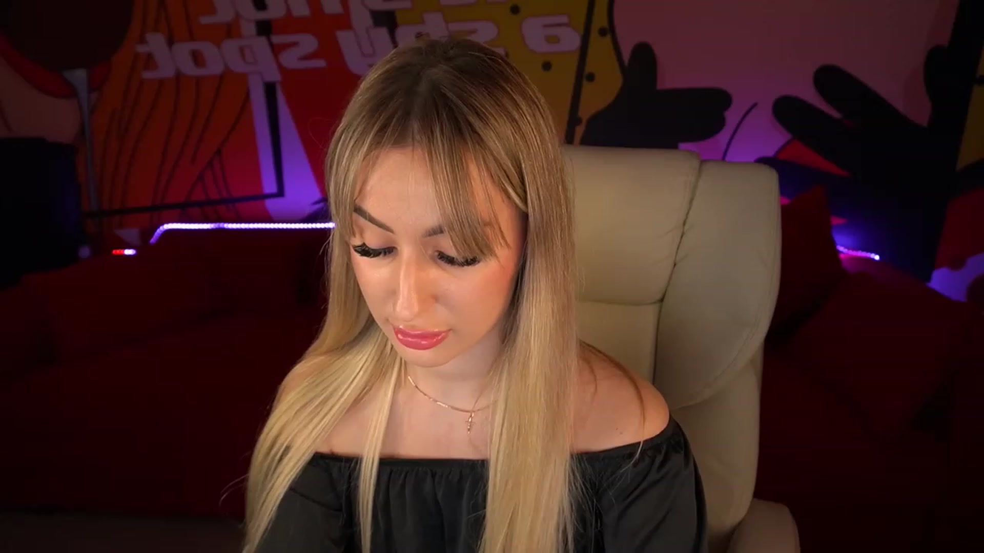 Gallery image thumbnail from LiaBrazzer's myfreecams stream on, 05/18/2023, 18:21 image 11 of 20