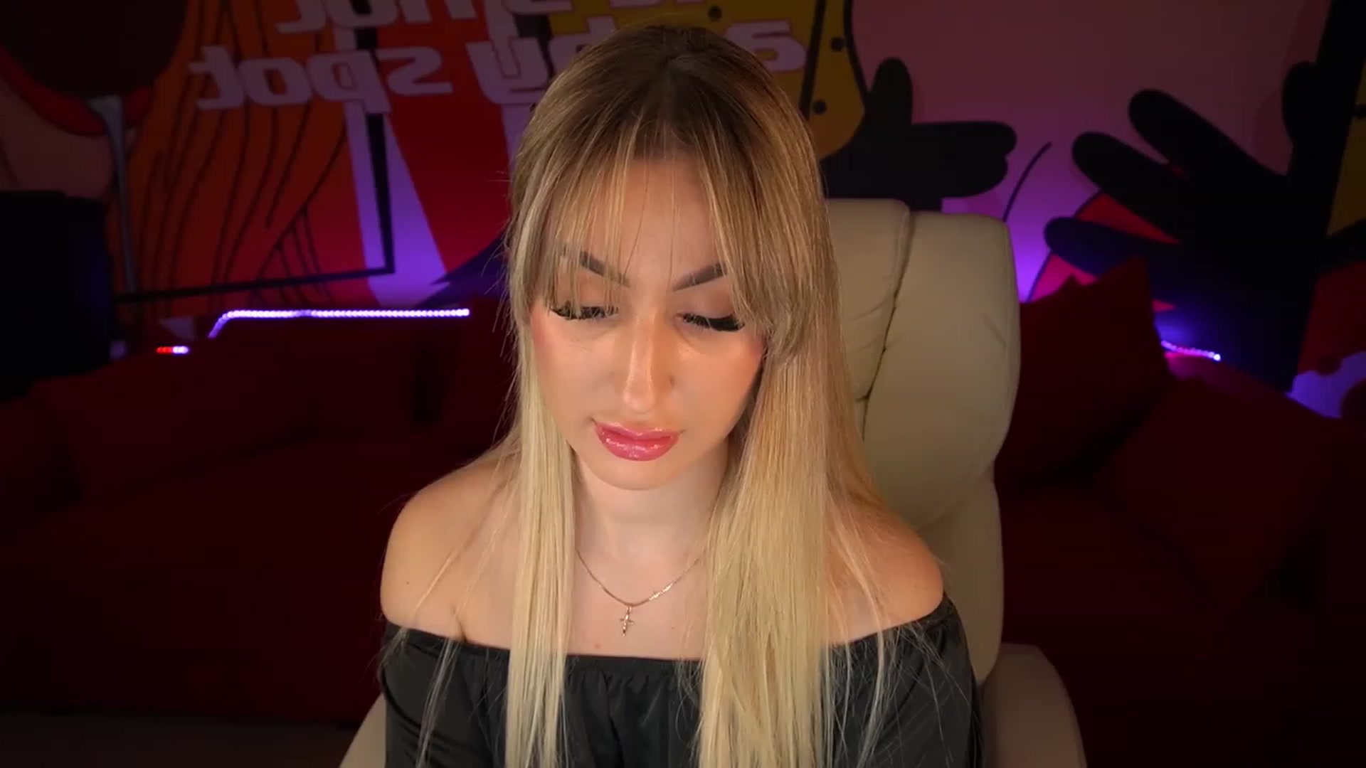 Gallery image thumbnail from LiaBrazzer's myfreecams stream on, 05/18/2023, 18:21 image 1 of 20
