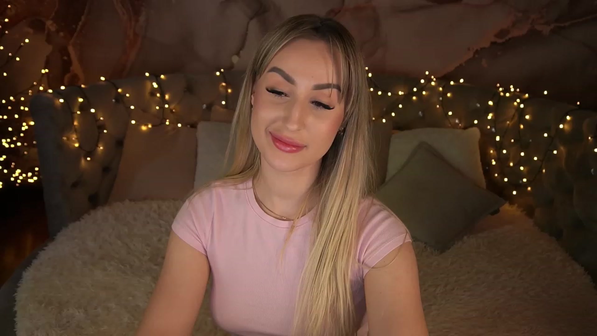 Gallery image thumbnail from LiaBrazzer's myfreecams stream on, 05/20/2023, 12:52 image 15 of 20