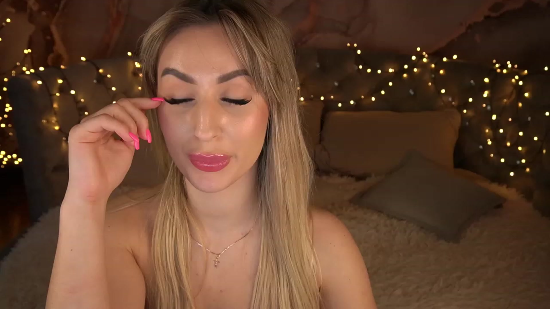 Gallery image thumbnail from LiaBrazzer's myfreecams stream on, 05/20/2023, 16:29 image 14 of 20