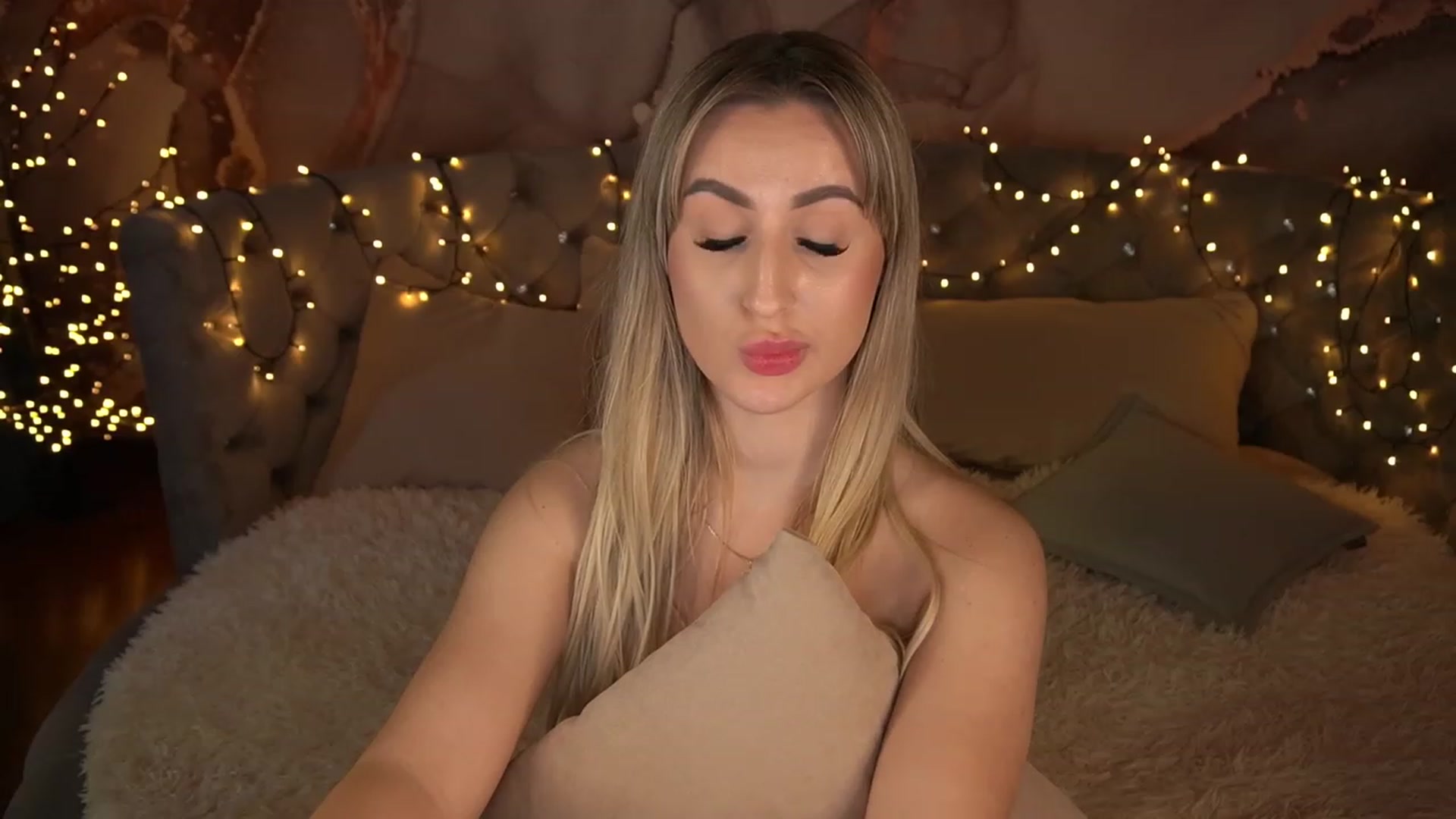 Gallery image thumbnail from LiaBrazzer's myfreecams stream on, 05/20/2023, 16:29 image 8 of 20