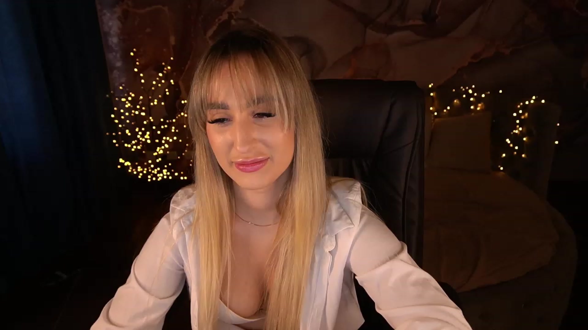 Gallery image thumbnail from LiaBrazzer's myfreecams stream on, 05/21/2023, 12:04 image 18 of 20