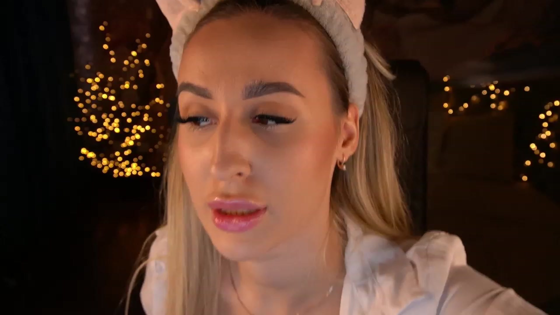 Gallery image thumbnail from LiaBrazzer's myfreecams stream on, 05/21/2023, 12:04 image 1 of 20