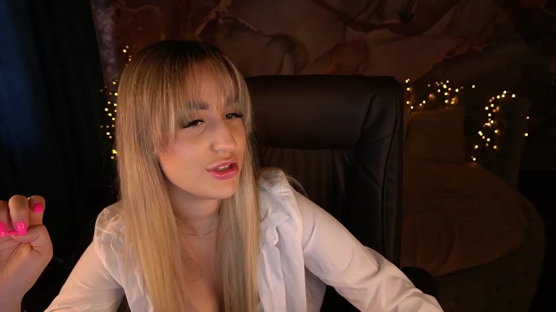 Gallery image thumbnail from LiaBrazzer's myfreecams stream on, 05/21/2023, 12:04 image 17 of 20