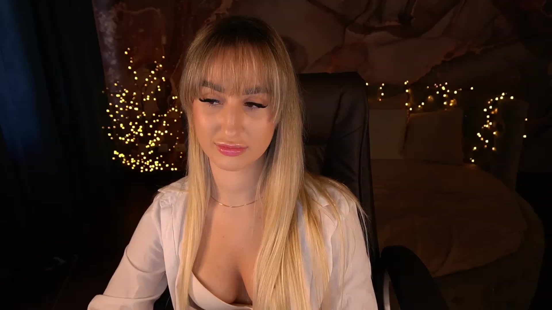 Gallery image thumbnail from LiaBrazzer's myfreecams stream on, 05/21/2023, 12:04 image 9 of 20