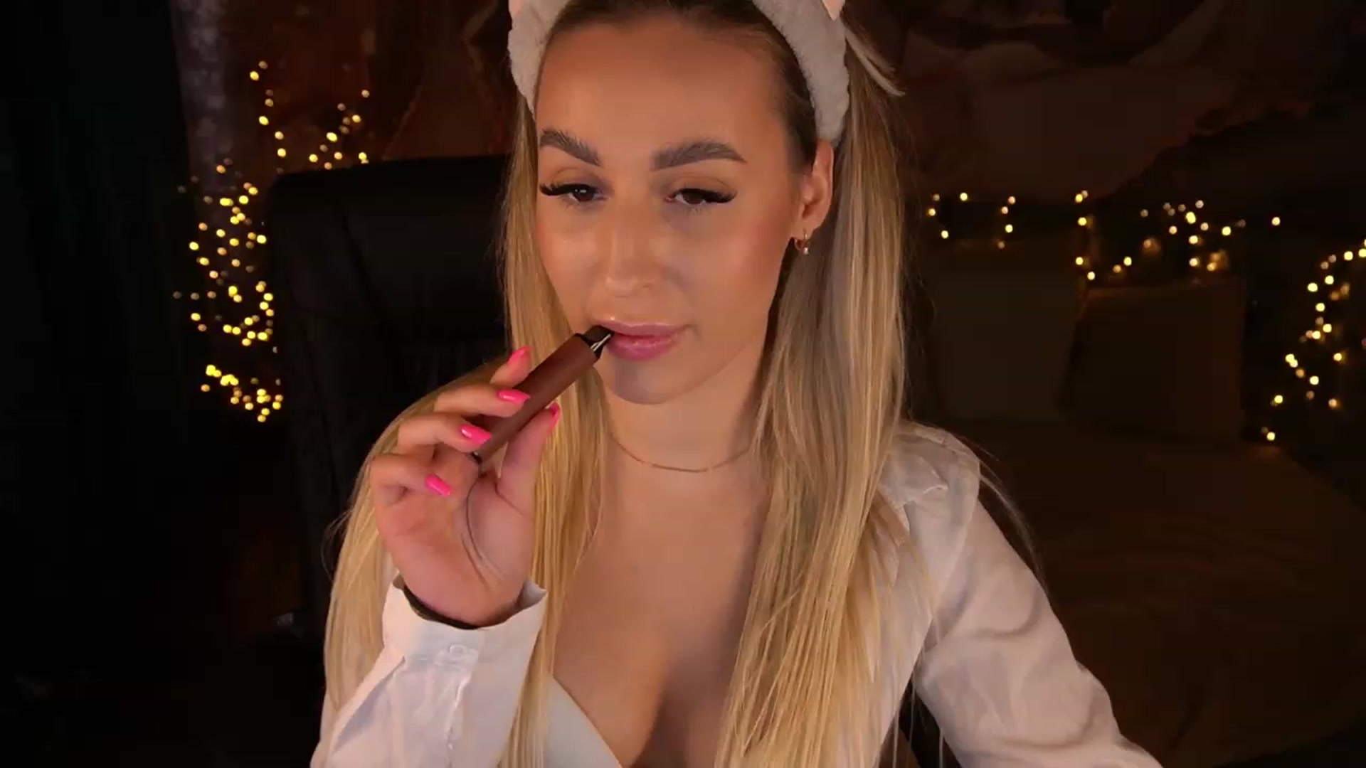 Gallery image thumbnail from LiaBrazzer's myfreecams stream on, 05/21/2023, 12:04 image 3 of 20
