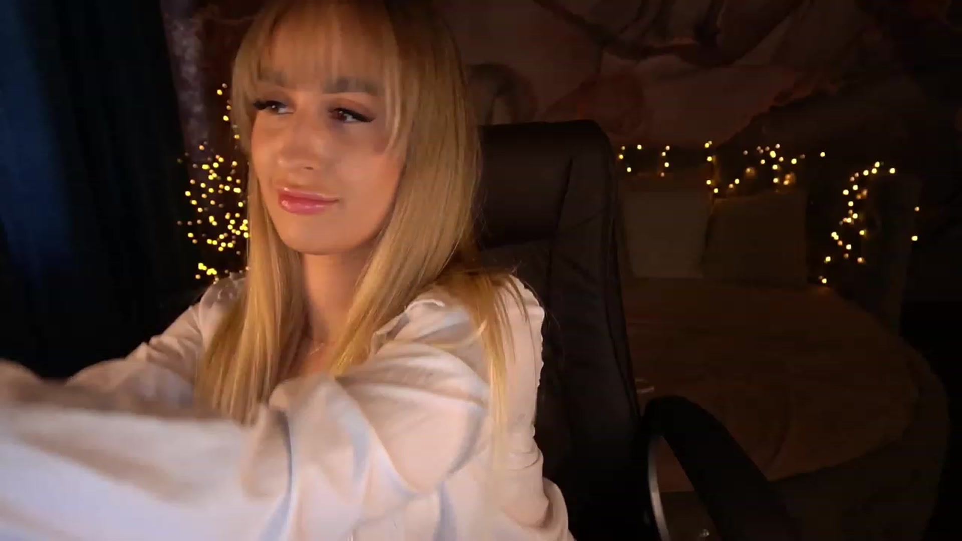 Gallery image thumbnail from LiaBrazzer's myfreecams stream on, 05/21/2023, 12:04 image 8 of 20