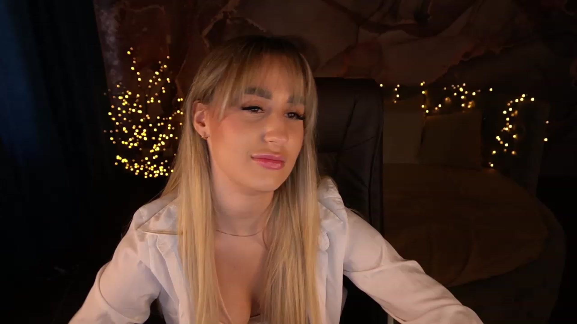 Gallery image thumbnail from LiaBrazzer's myfreecams stream on, 05/21/2023, 12:04 image 19 of 20