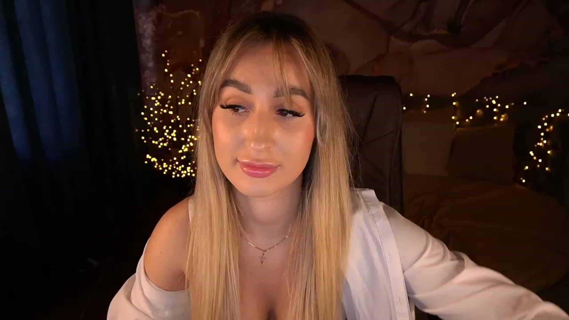 Gallery image thumbnail from LiaBrazzer's myfreecams stream on, 05/21/2023, 14:28 image 9 of 20