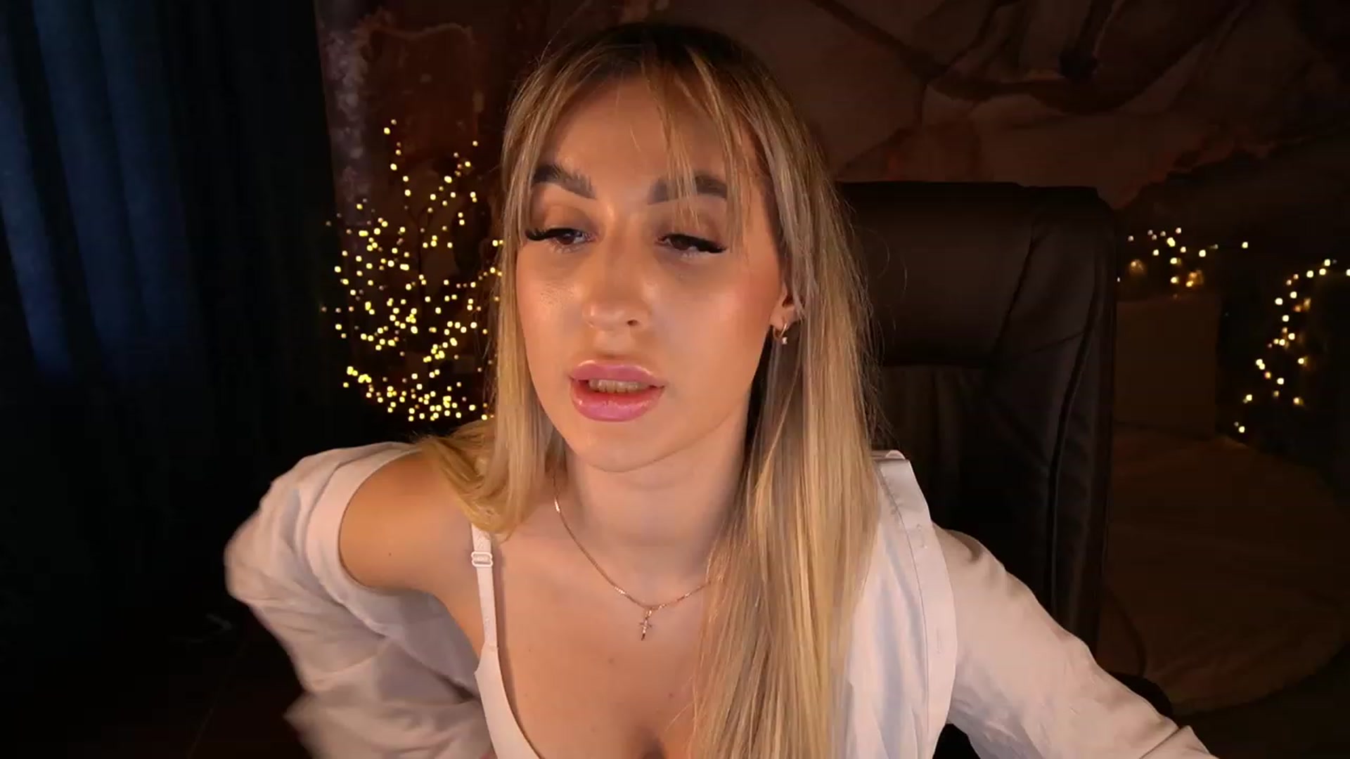 Gallery image thumbnail from LiaBrazzer's myfreecams stream on, 05/21/2023, 14:28 image 20 of 20