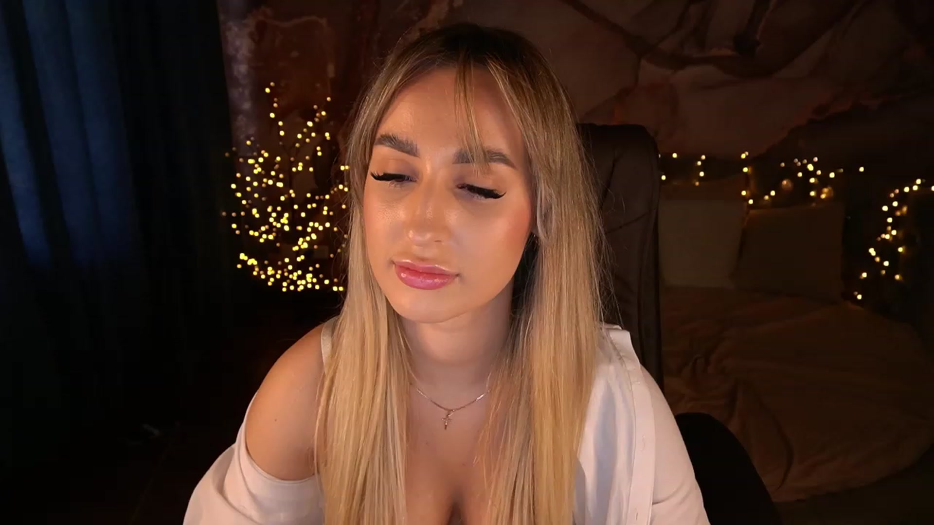 Gallery image thumbnail from LiaBrazzer's myfreecams stream on, 05/21/2023, 14:28 image 8 of 20