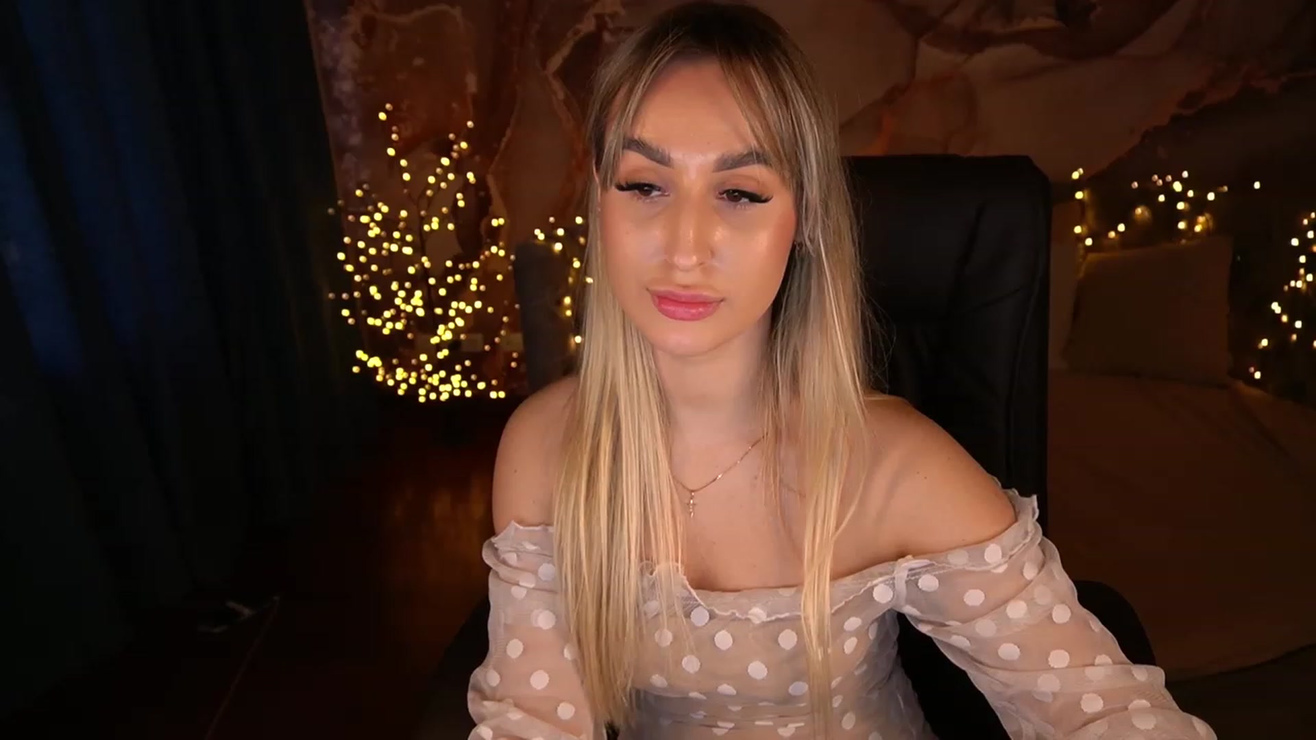 Gallery image thumbnail from LiaBrazzer's myfreecams stream on, 05/21/2023, 16:14 image 19 of 20