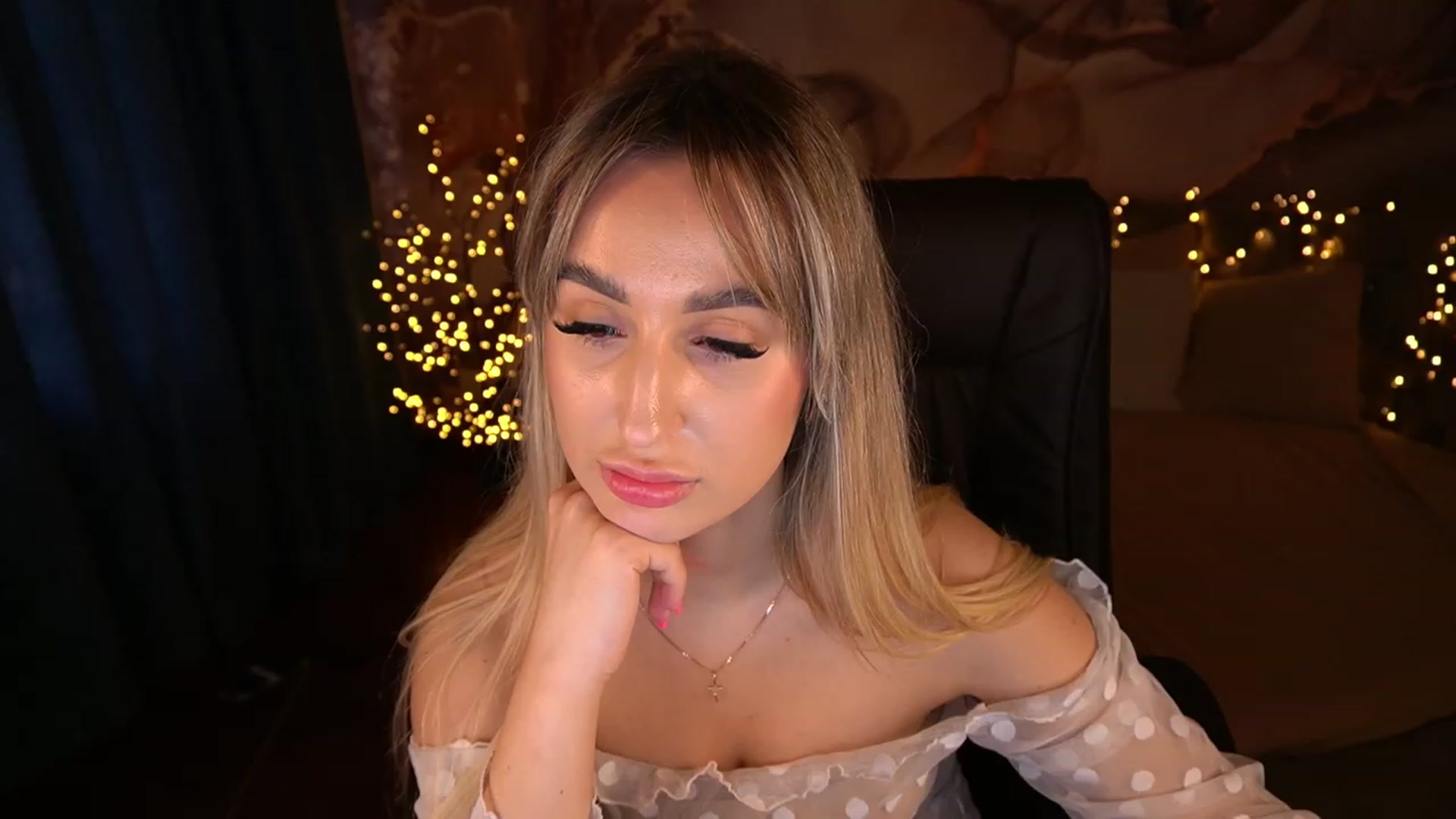 Gallery image thumbnail from LiaBrazzer's myfreecams stream on, 05/21/2023, 16:14 image 14 of 20