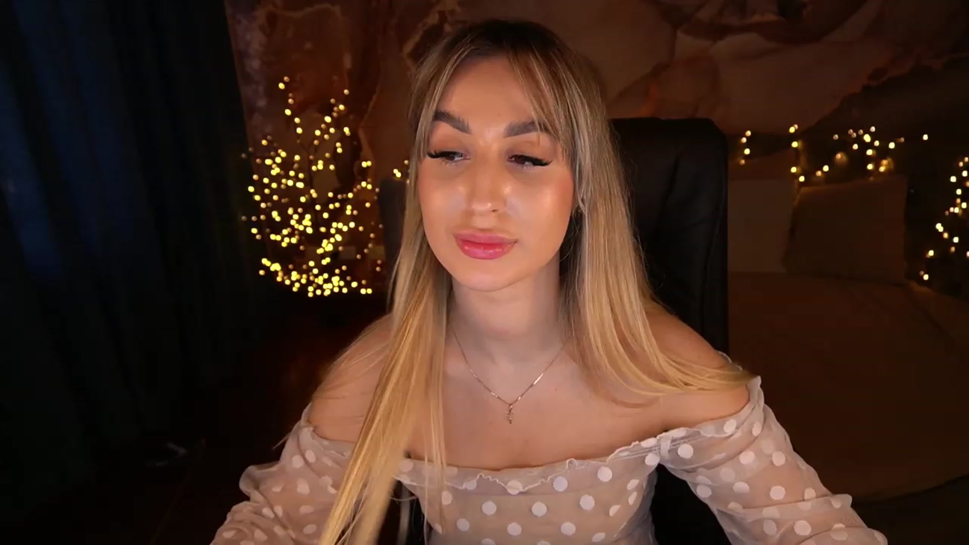 Gallery image thumbnail from LiaBrazzer's myfreecams stream on, 05/21/2023, 16:14 image 17 of 20
