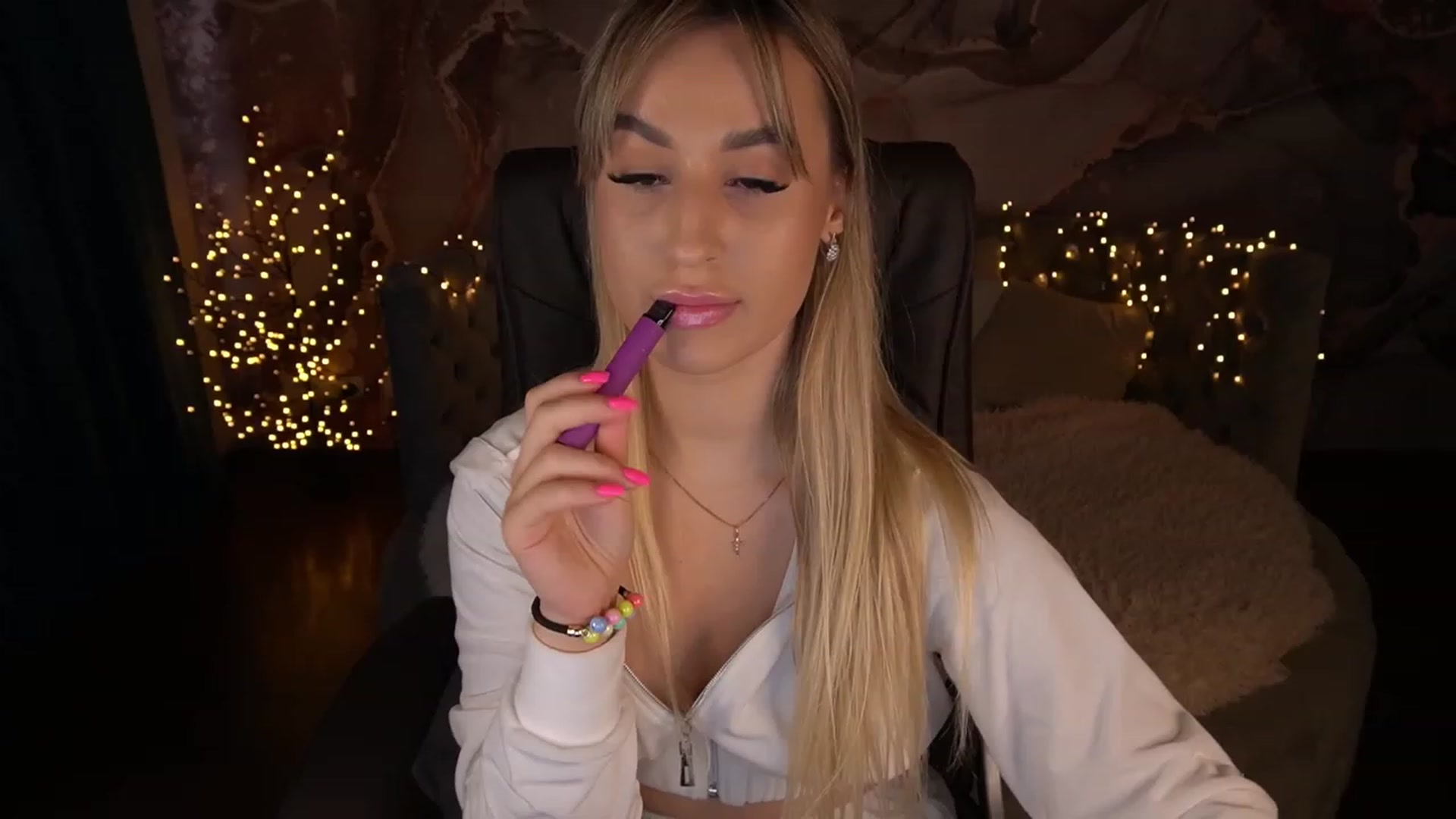 Gallery image thumbnail from LiaBrazzer's myfreecams stream on, 05/23/2023, 16:03 image 4 of 20