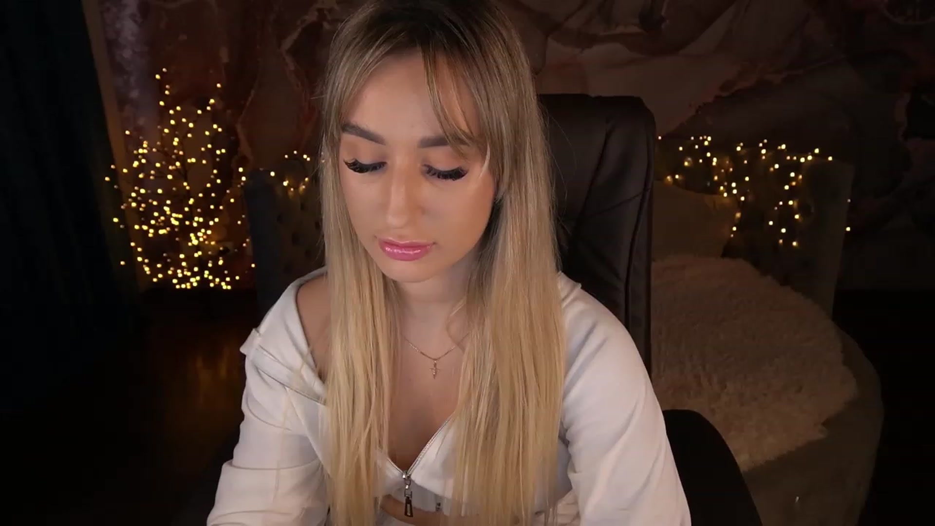 Gallery image thumbnail from LiaBrazzer's myfreecams stream on, 05/23/2023, 16:03 image 1 of 20