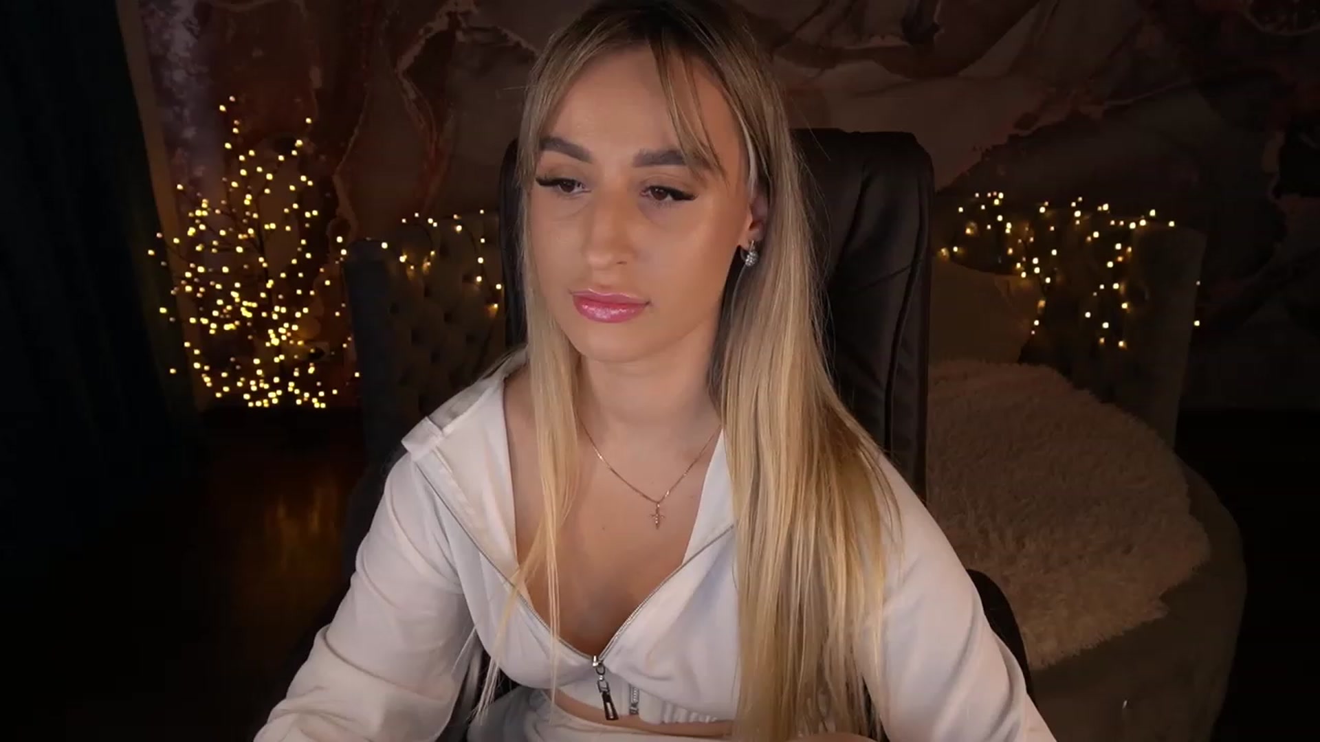 Gallery image thumbnail from LiaBrazzer's myfreecams stream on, 05/23/2023, 16:03 image 3 of 20