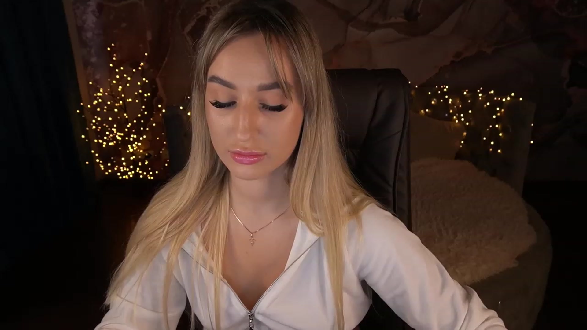Gallery image thumbnail from LiaBrazzer's myfreecams stream on, 05/23/2023, 16:03 image 19 of 20