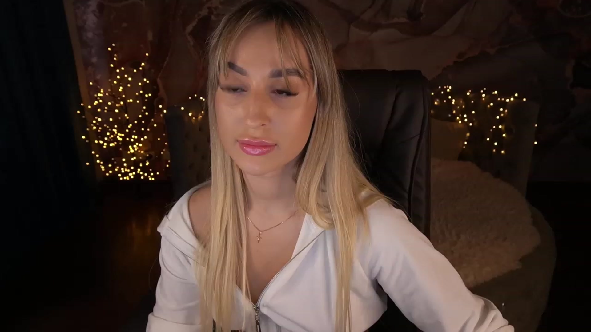 Gallery image thumbnail from LiaBrazzer's myfreecams stream on, 05/23/2023, 16:03 image 16 of 20