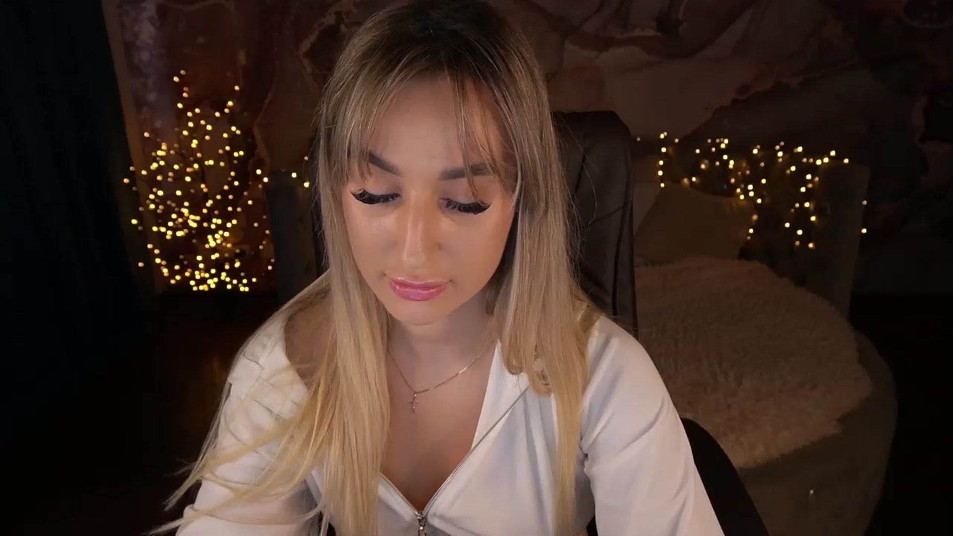 Gallery image thumbnail from LiaBrazzer's myfreecams stream on, 05/23/2023, 16:03 image 14 of 20