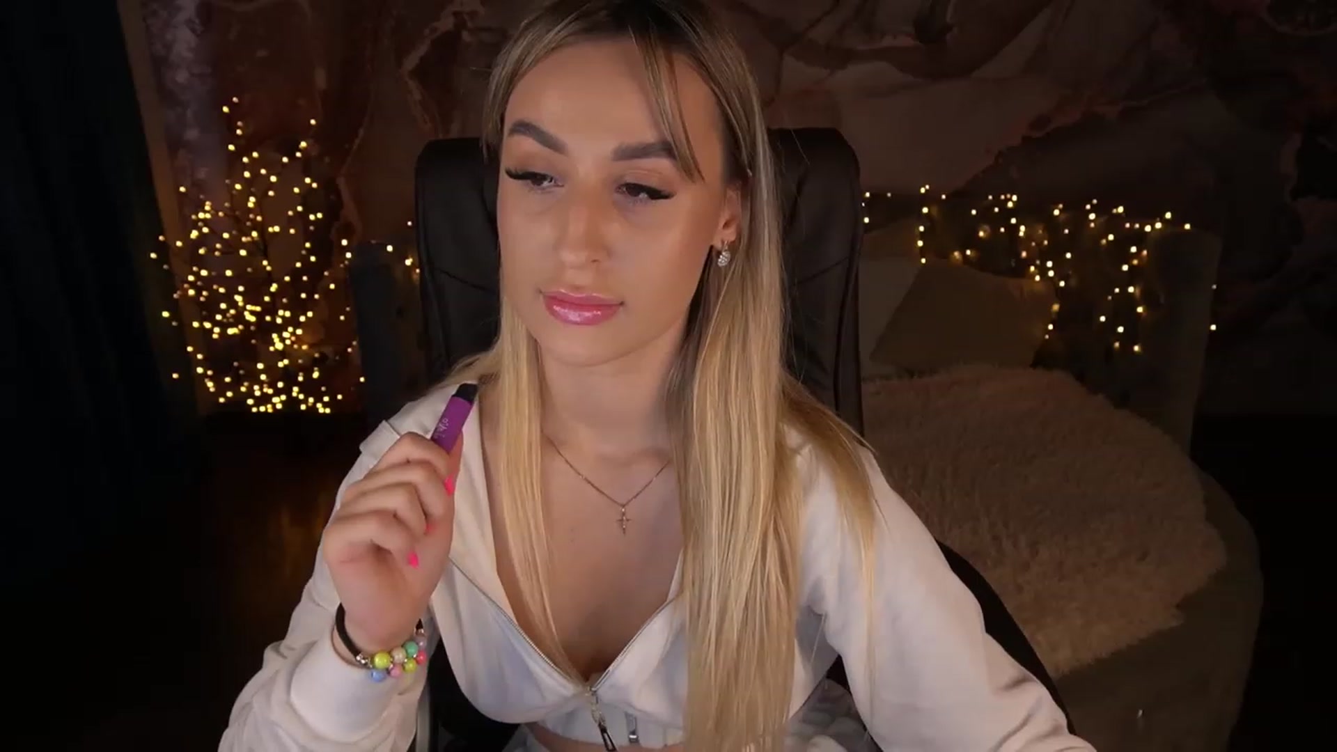 Gallery image thumbnail from LiaBrazzer's myfreecams stream on, 05/23/2023, 16:03 image 5 of 20