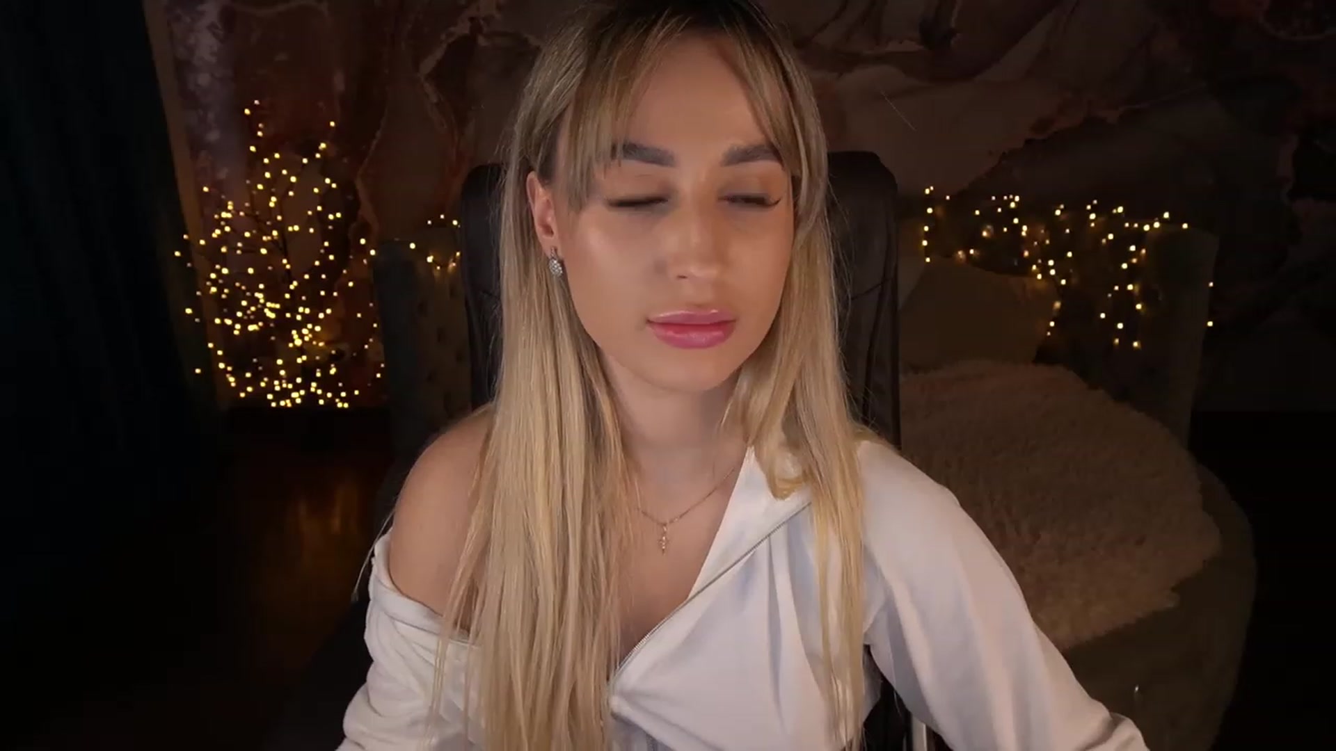 Gallery image thumbnail from LiaBrazzer's myfreecams stream on, 05/23/2023, 16:03 image 11 of 20