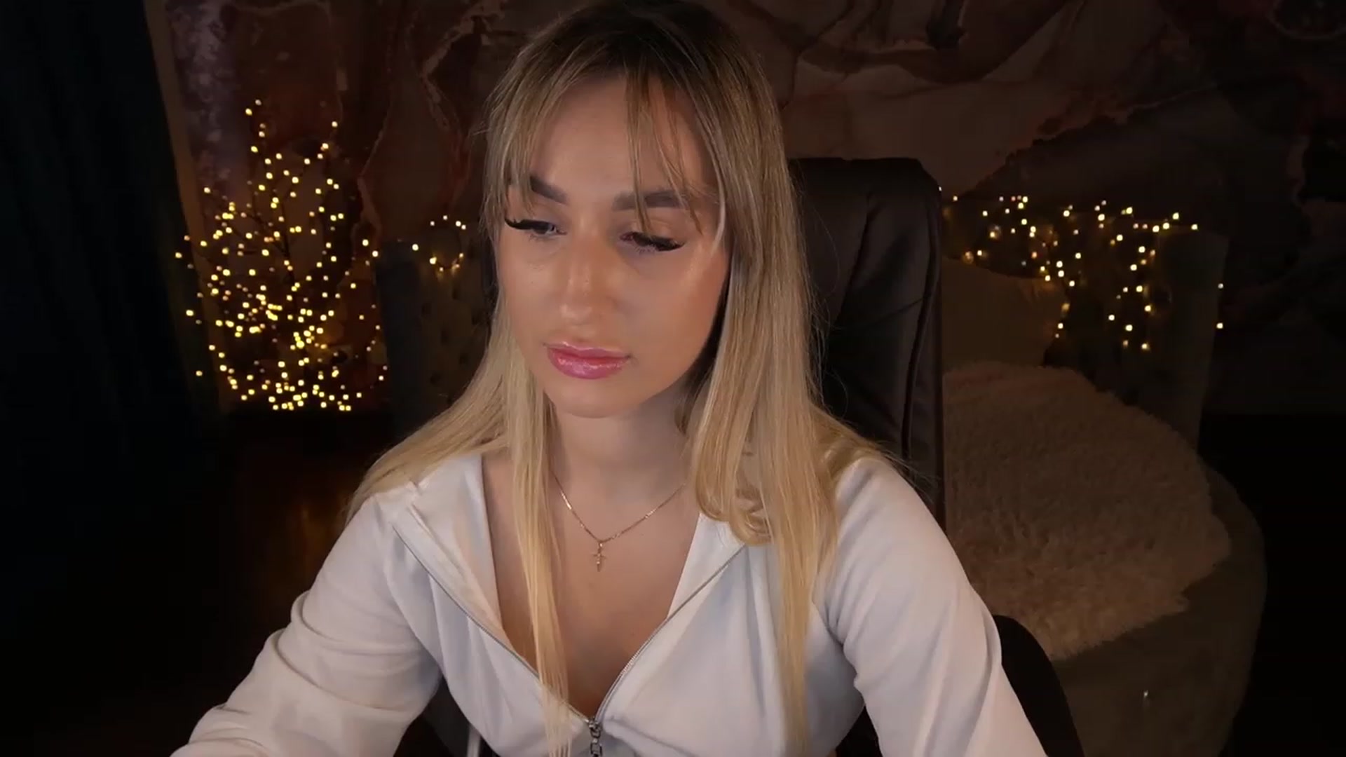 Gallery image thumbnail from LiaBrazzer's myfreecams stream on, 05/23/2023, 16:03 image 17 of 20