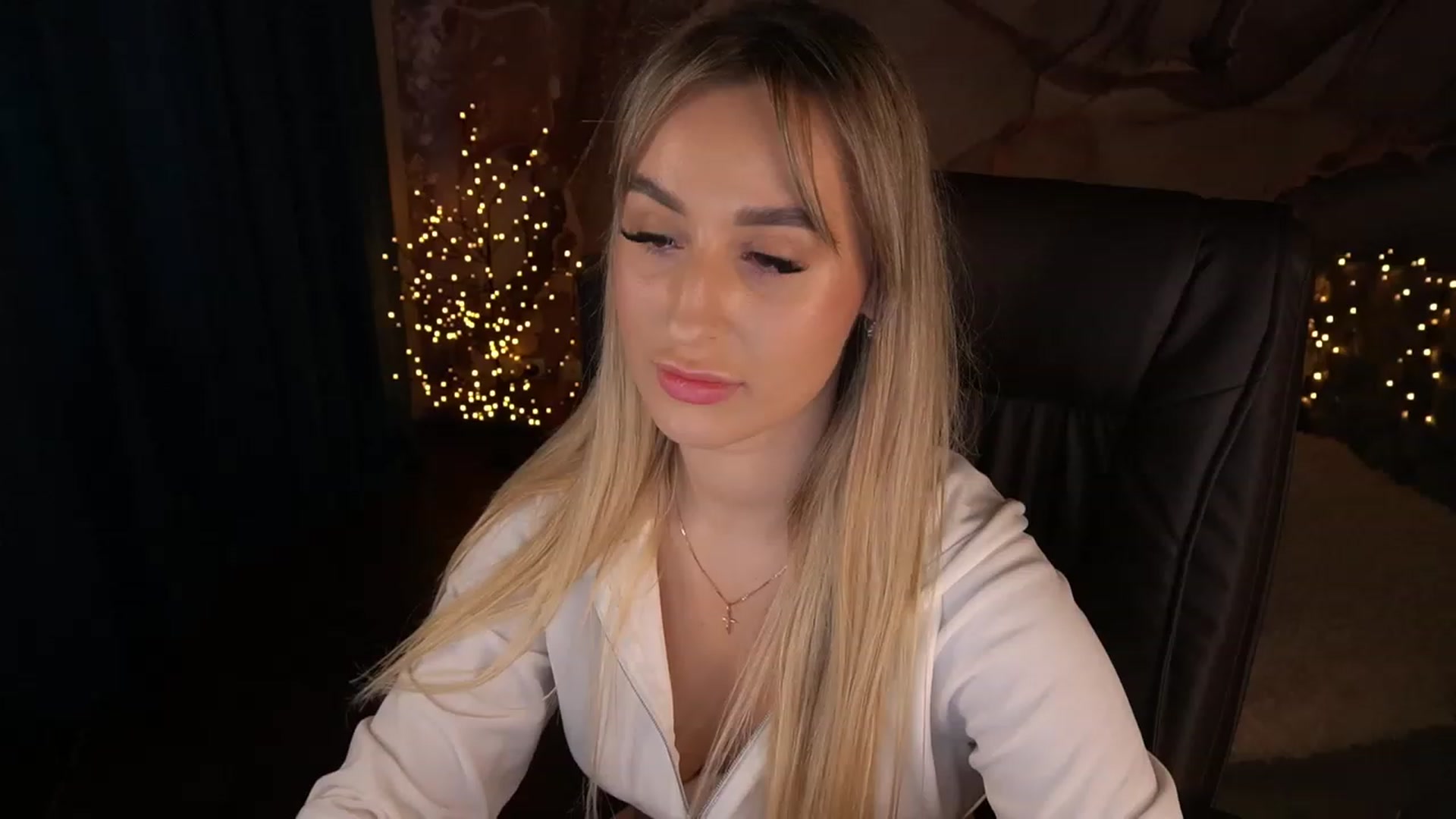 Gallery image thumbnail from LiaBrazzer's myfreecams stream on, 05/23/2023, 17:10 image 11 of 20