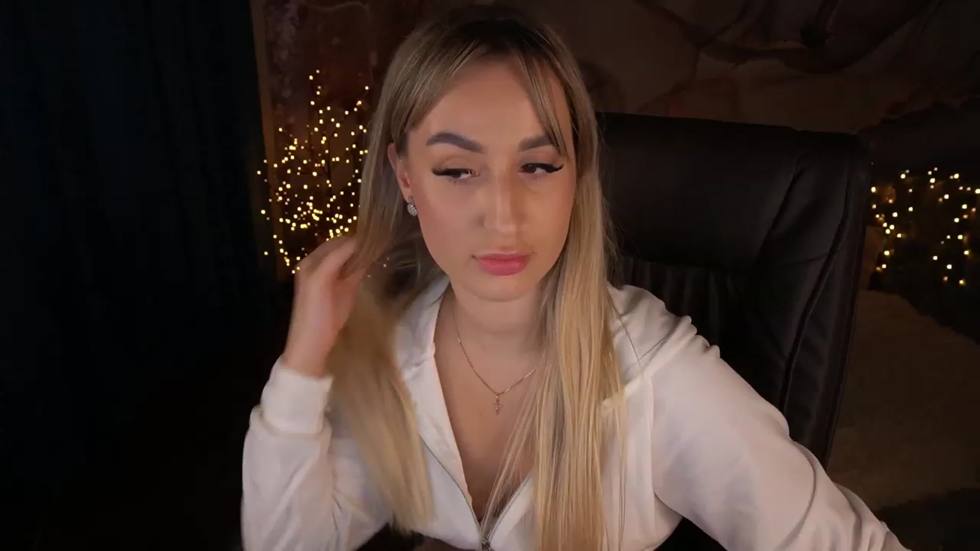 Gallery image thumbnail from LiaBrazzer's myfreecams stream on, 05/23/2023, 17:10 image 13 of 20