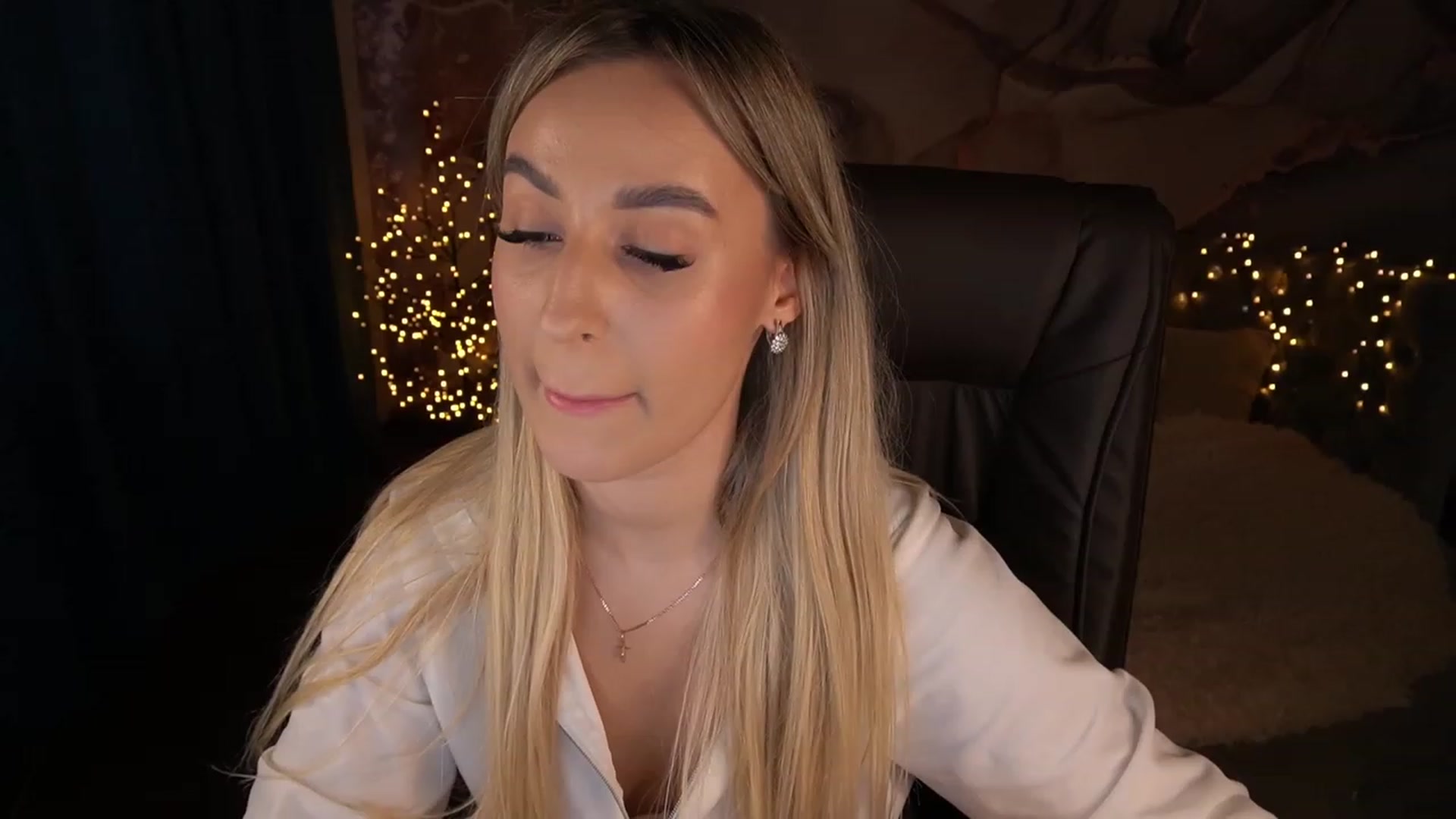 Gallery image thumbnail from LiaBrazzer's myfreecams stream on, 05/23/2023, 17:10 image 2 of 20