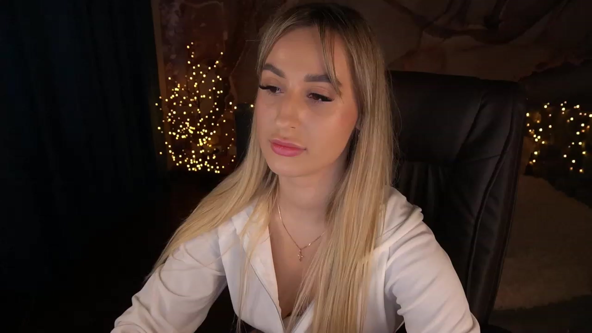 Gallery image thumbnail from LiaBrazzer's myfreecams stream on, 05/23/2023, 17:10 image 10 of 20