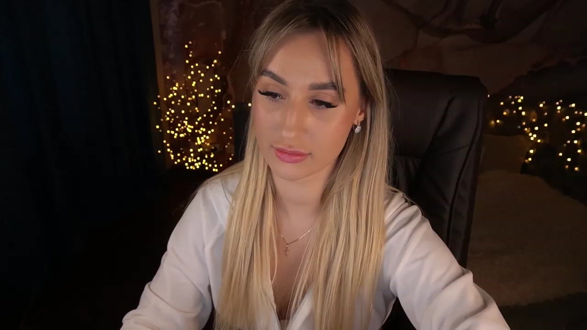 Gallery image thumbnail from LiaBrazzer's myfreecams stream on, 05/23/2023, 17:10 image 3 of 20