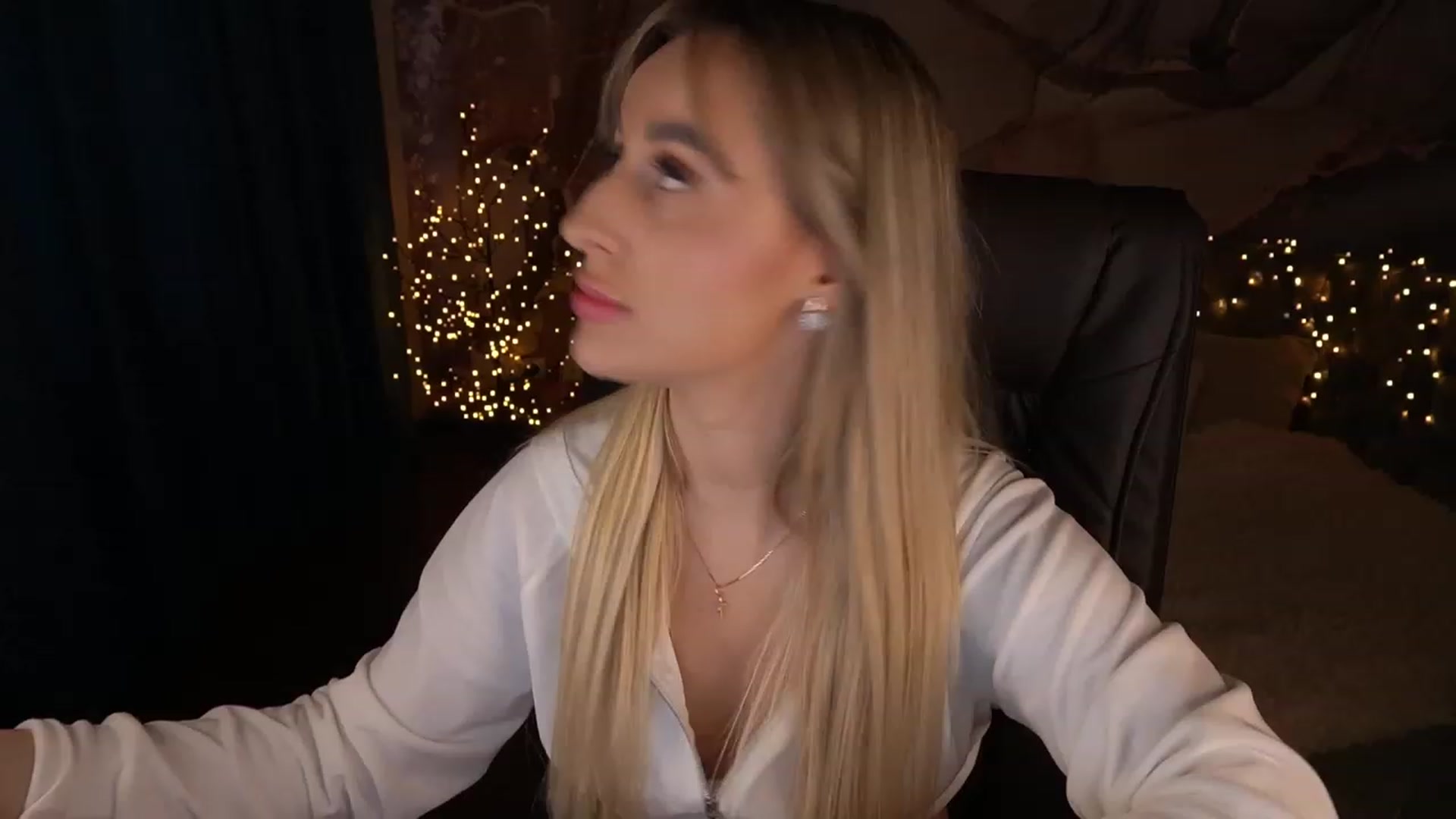 Gallery image thumbnail from LiaBrazzer's myfreecams stream on, 05/23/2023, 17:10 image 5 of 20