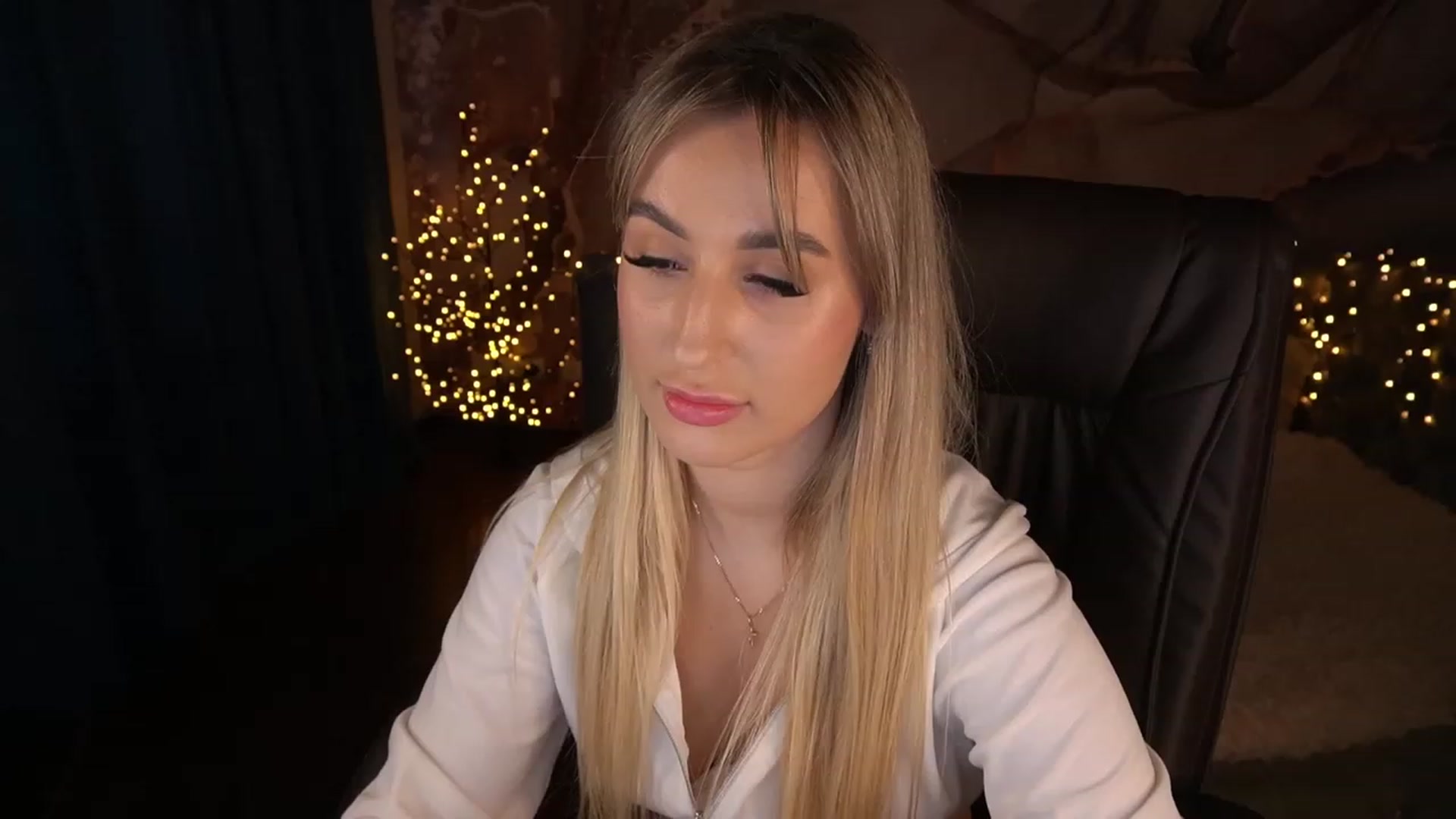 Gallery image thumbnail from LiaBrazzer's myfreecams stream on, 05/23/2023, 17:10 image 16 of 20
