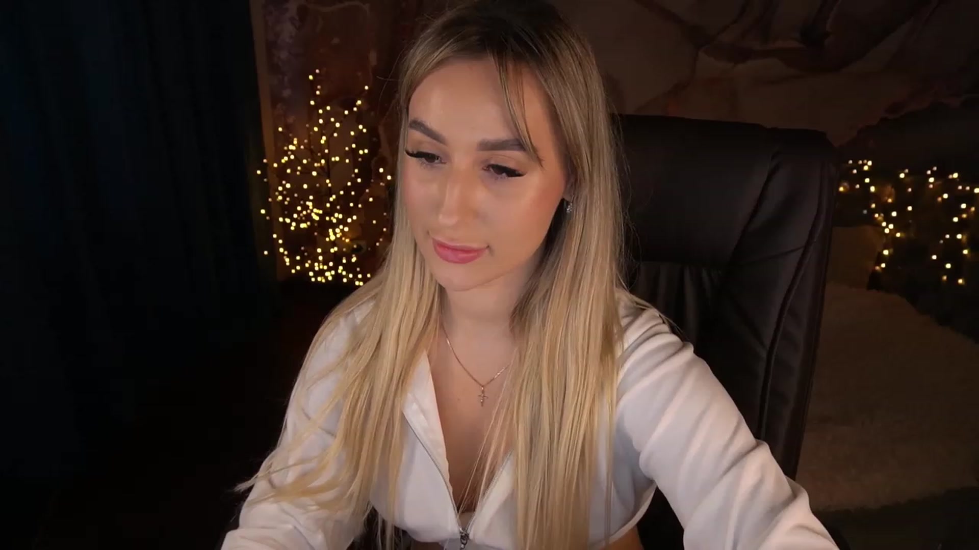 Gallery image thumbnail from LiaBrazzer's myfreecams stream on, 05/23/2023, 17:10 image 7 of 20