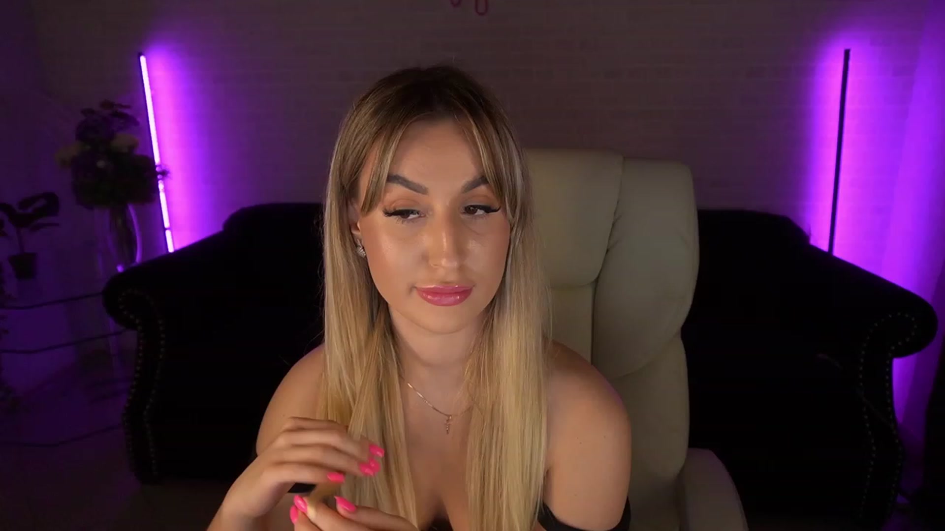 Gallery image thumbnail from LiaBrazzer's myfreecams stream on, 05/25/2023, 14:17 image 1 of 20