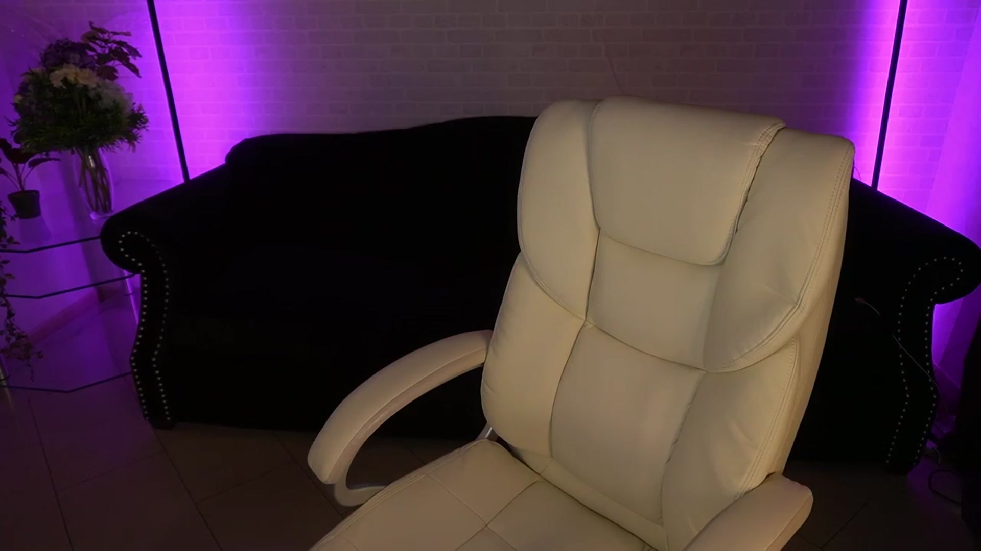 Gallery image thumbnail from LiaBrazzer's myfreecams stream on, 05/25/2023, 16:25 image 16 of 20