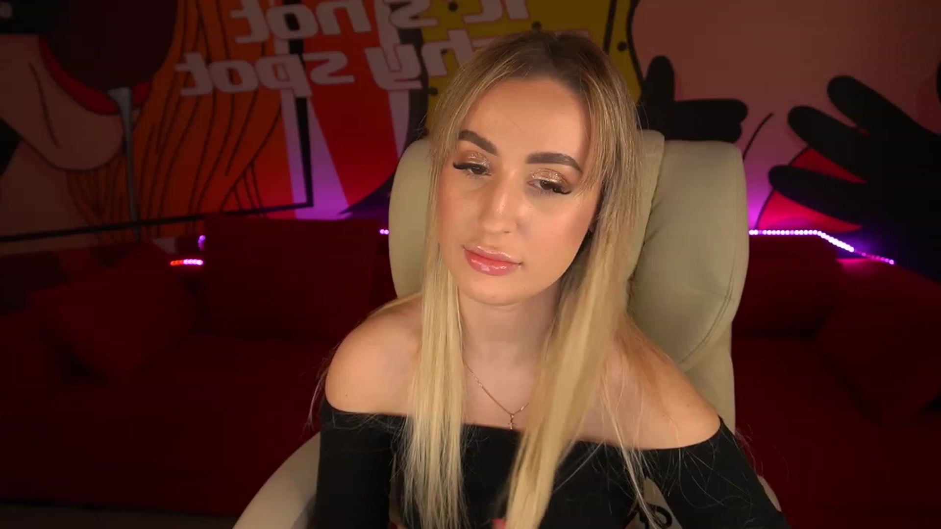 Gallery image thumbnail from LiaBrazzer's myfreecams stream on, 05/27/2023, 10:25 image 1 of 20