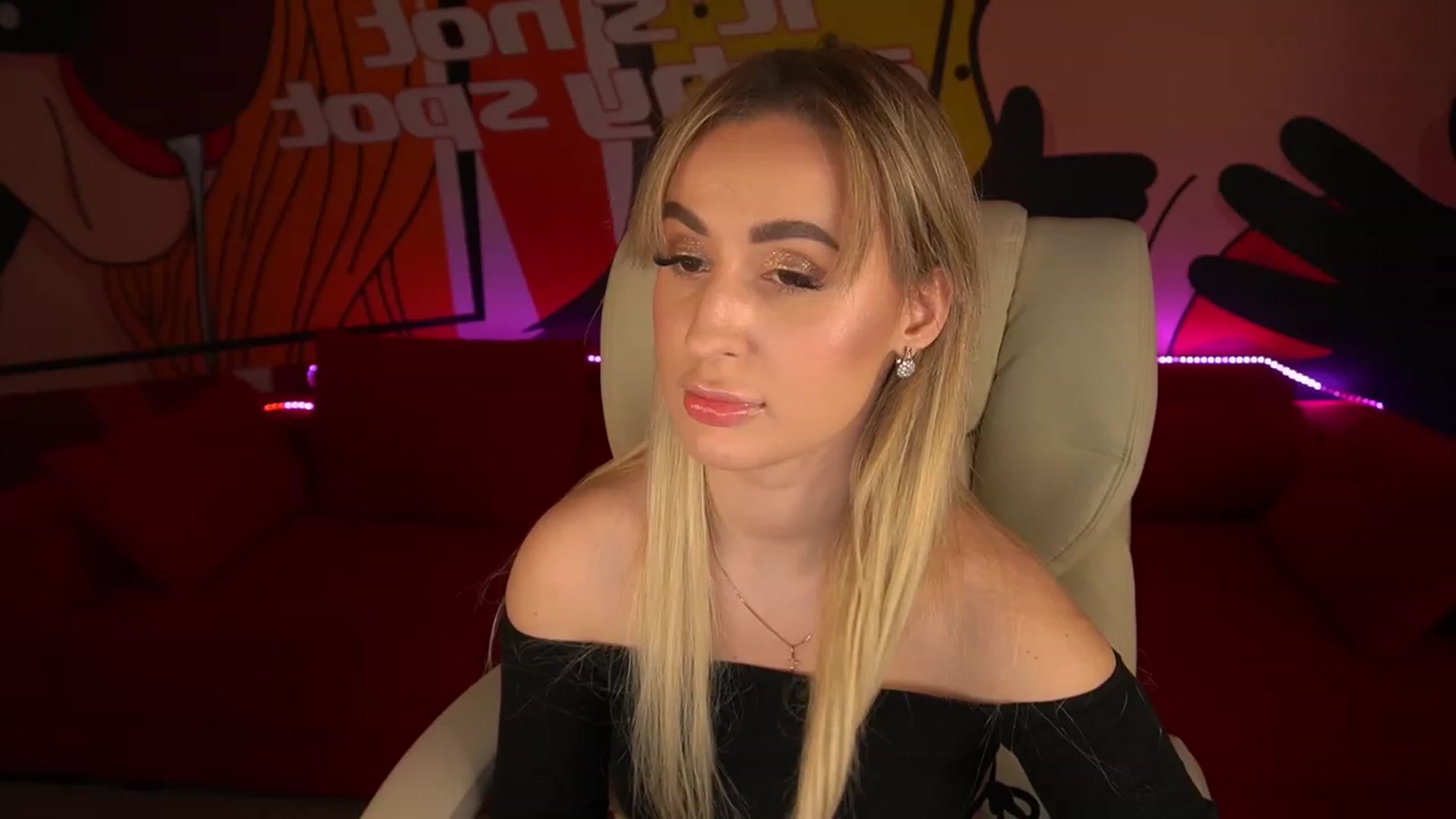 Gallery image thumbnail from LiaBrazzer's myfreecams stream on, 05/27/2023, 10:25 image 2 of 20