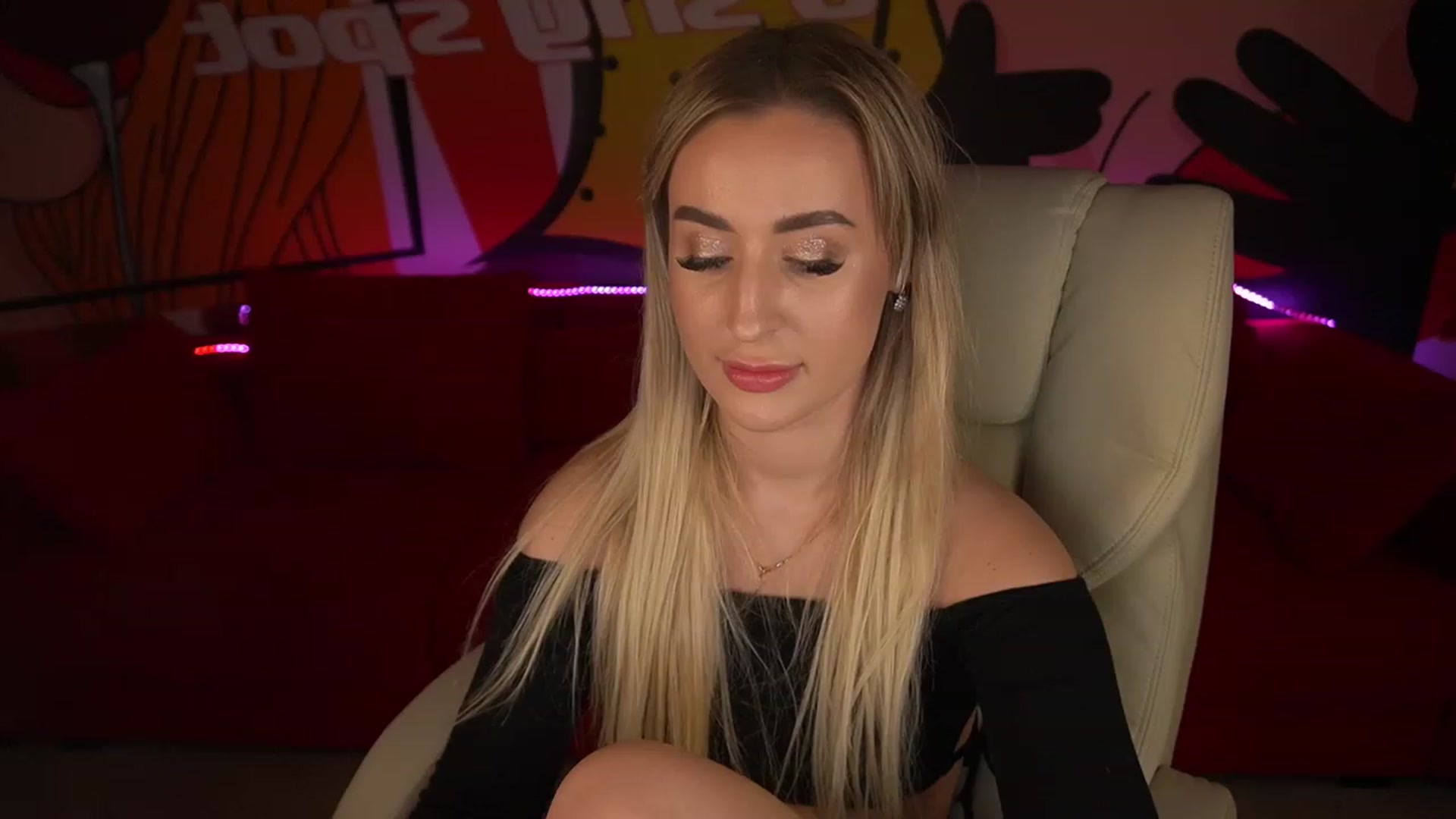 Gallery image thumbnail from LiaBrazzer's myfreecams stream on, 05/27/2023, 13:23 image 12 of 20