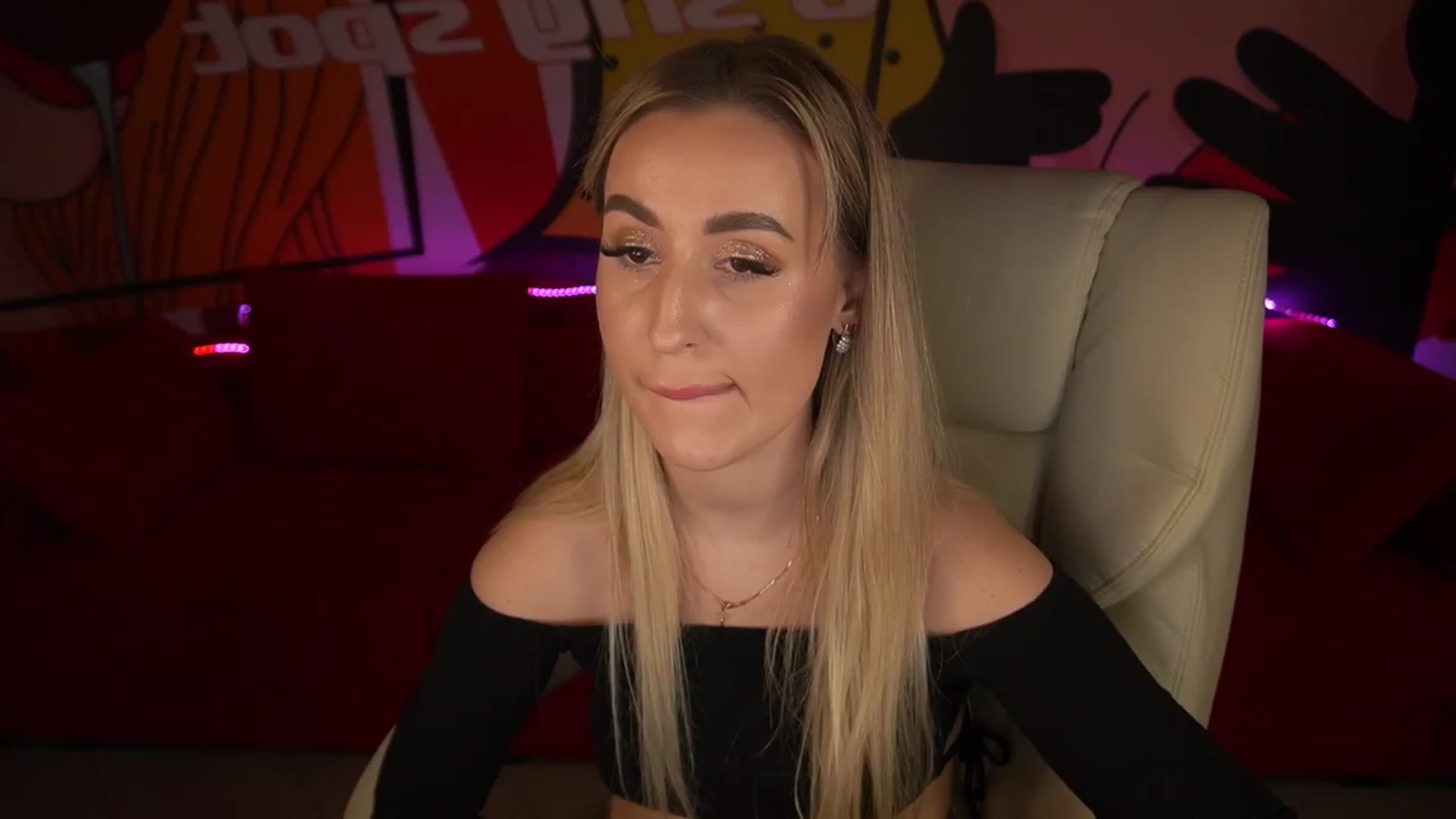 Gallery image thumbnail from LiaBrazzer's myfreecams stream on, 05/27/2023, 13:23 image 17 of 20