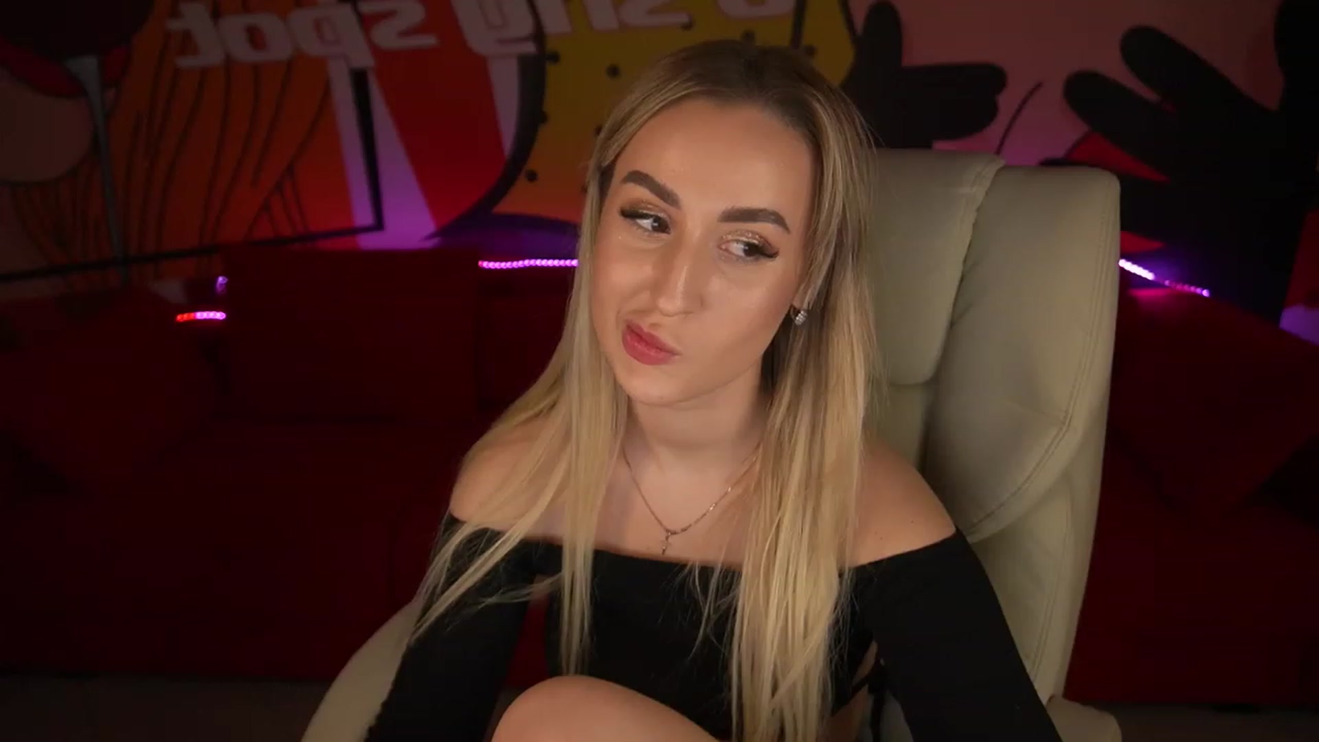 Gallery image thumbnail from LiaBrazzer's myfreecams stream on, 05/27/2023, 13:23 image 14 of 20