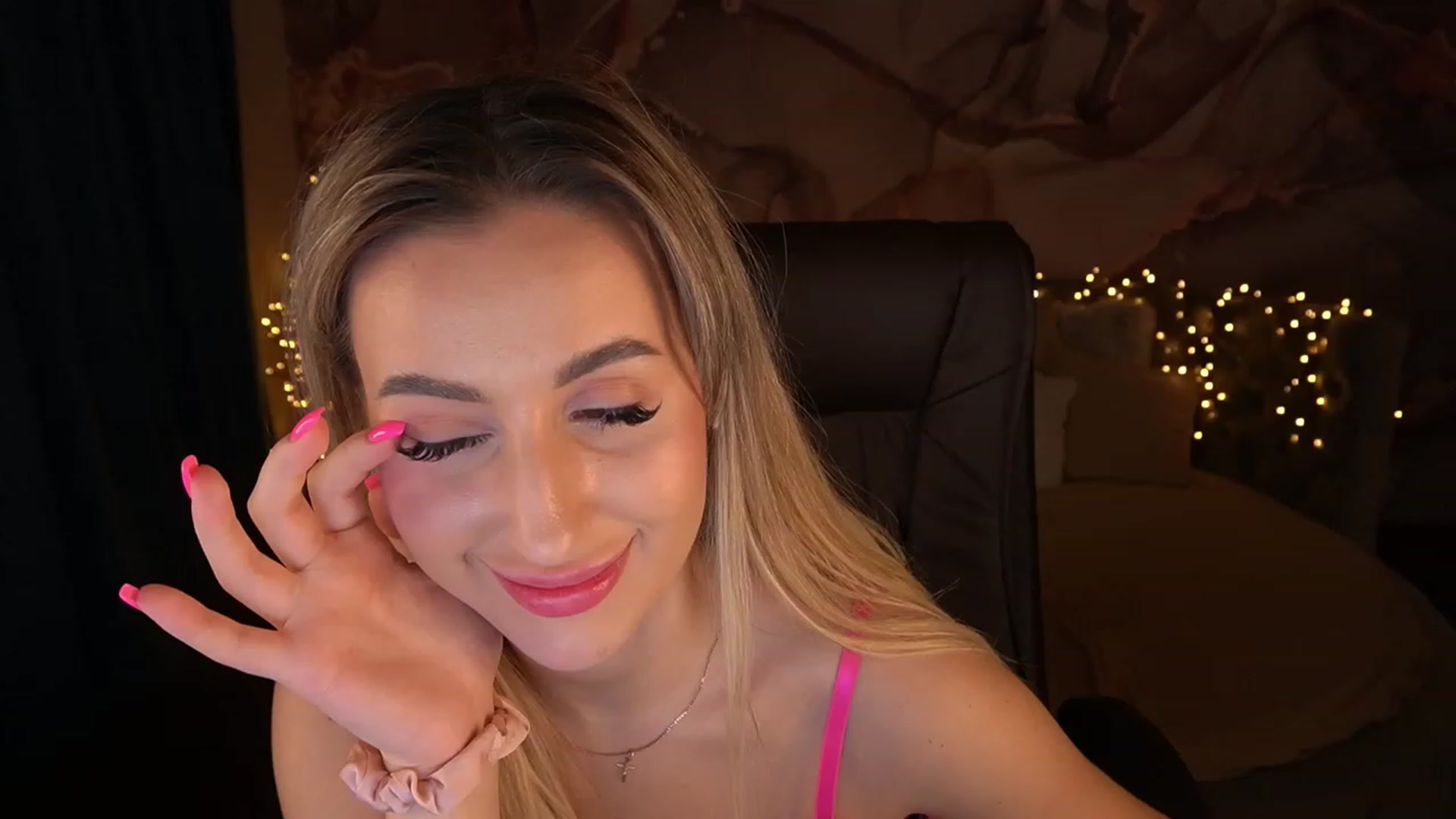 Gallery image thumbnail from LiaBrazzer's myfreecams stream on, 05/28/2023, 18:25 image 18 of 20