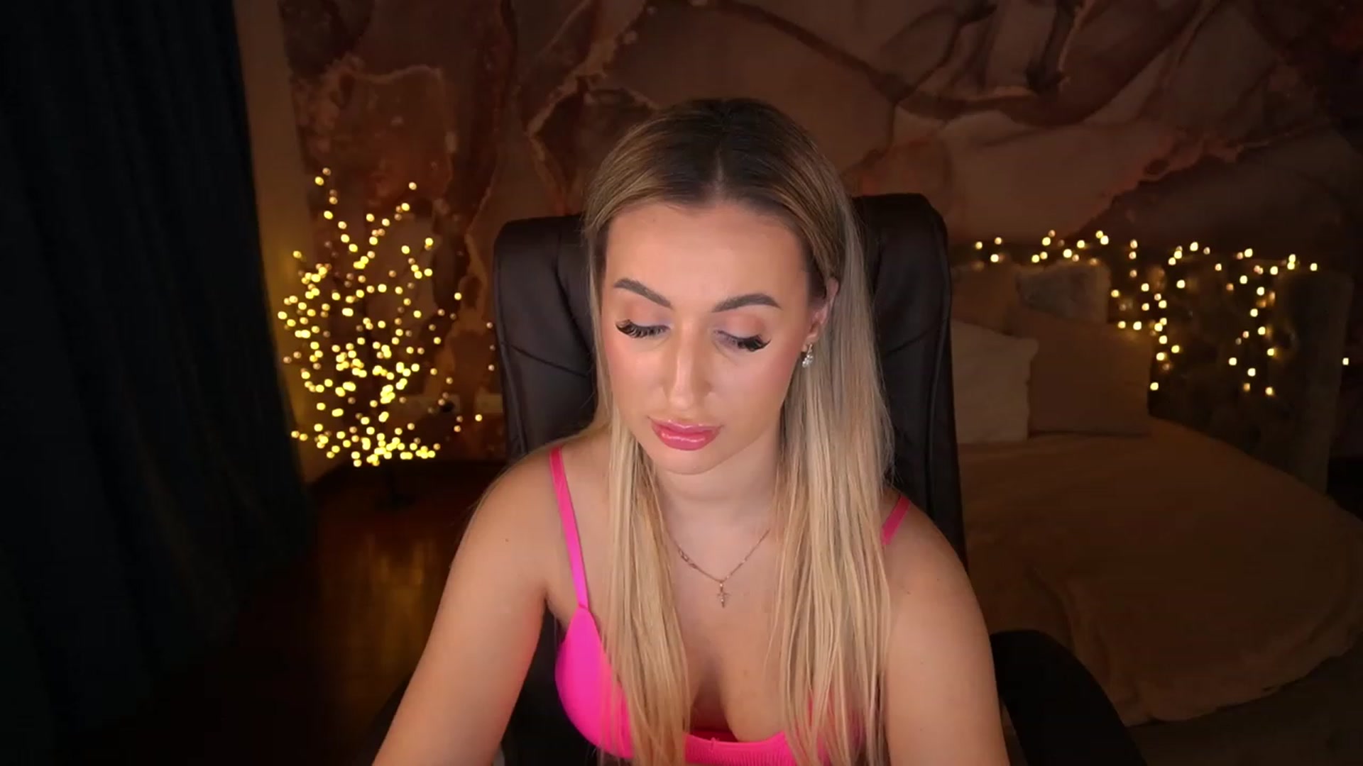 Gallery image thumbnail from LiaBrazzer's myfreecams stream on, 05/28/2023, 18:25 image 7 of 20
