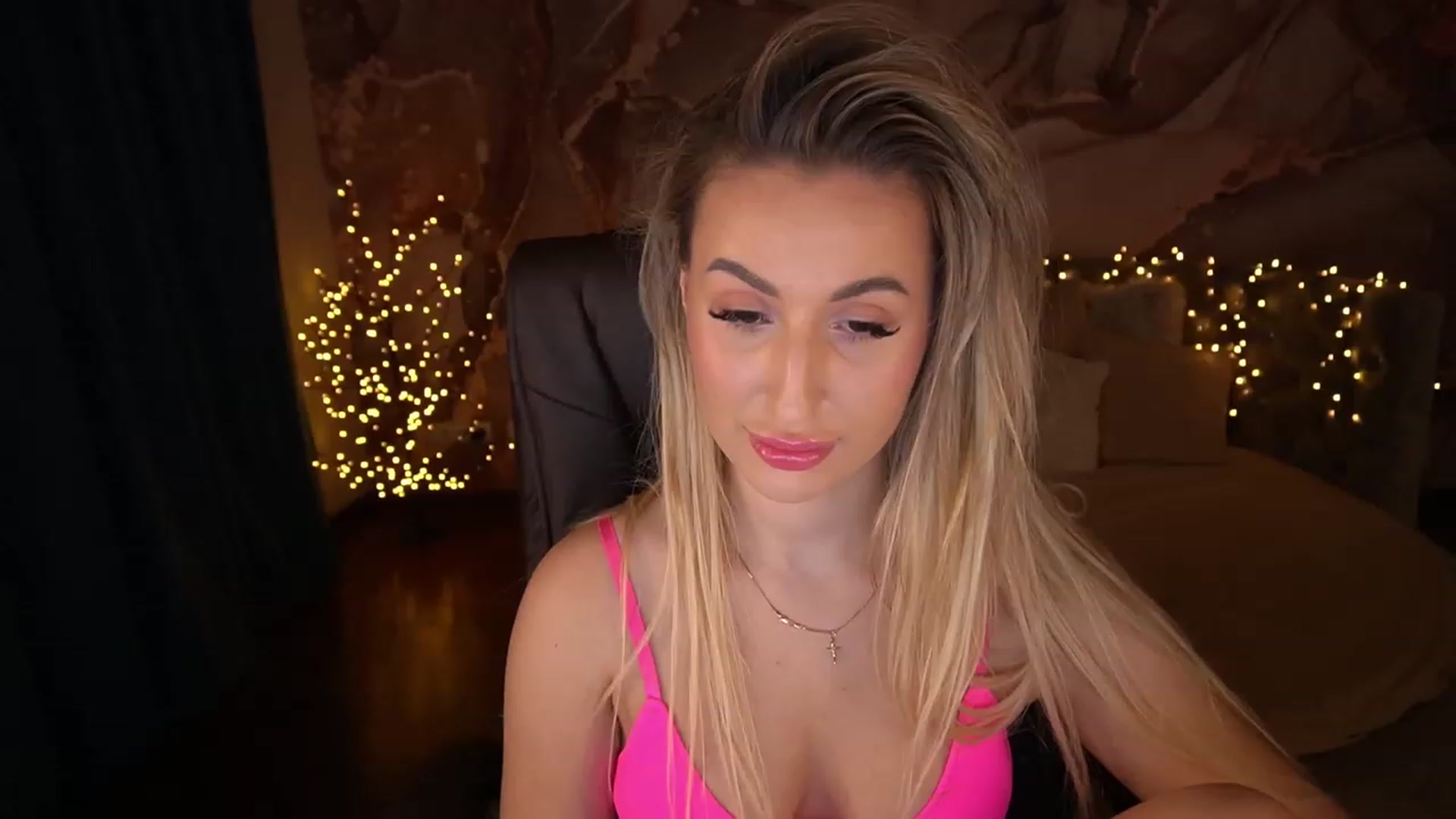 Gallery image thumbnail from LiaBrazzer's myfreecams stream on, 05/28/2023, 18:25 image 8 of 20