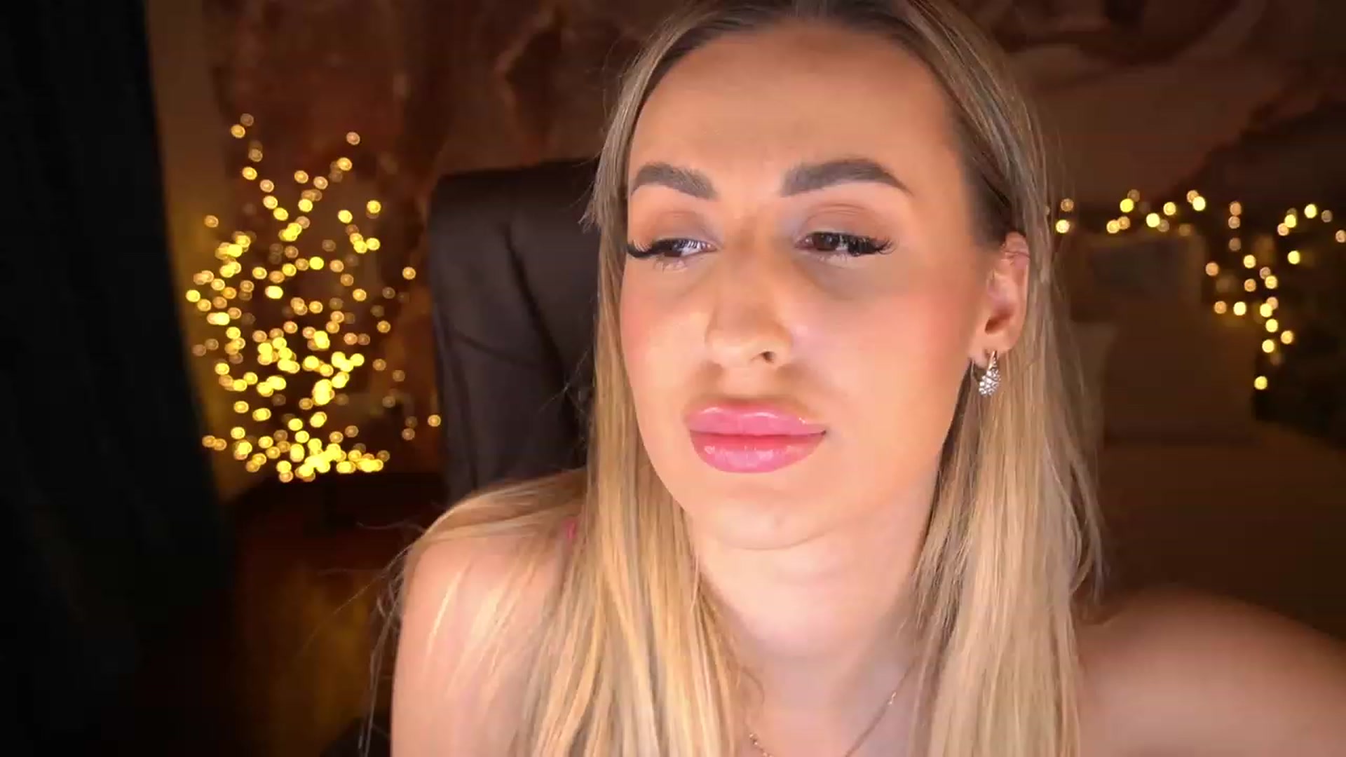 Gallery image thumbnail from LiaBrazzer's myfreecams stream on, 05/28/2023, 18:25 image 5 of 20