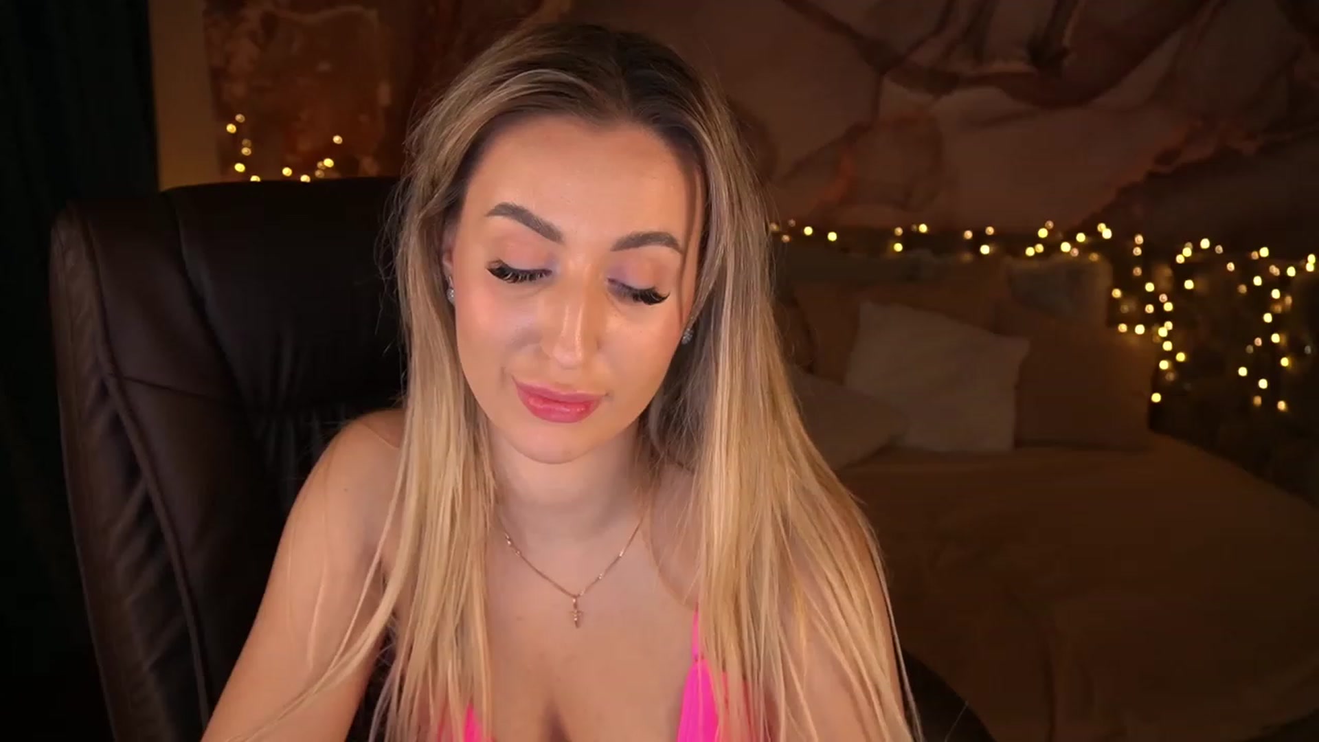 Gallery image thumbnail from LiaBrazzer's myfreecams stream on, 05/28/2023, 18:25 image 20 of 20