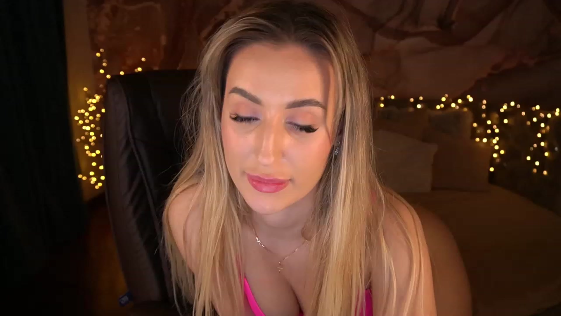 Gallery image thumbnail from LiaBrazzer's myfreecams stream on, 05/28/2023, 18:25 image 19 of 20