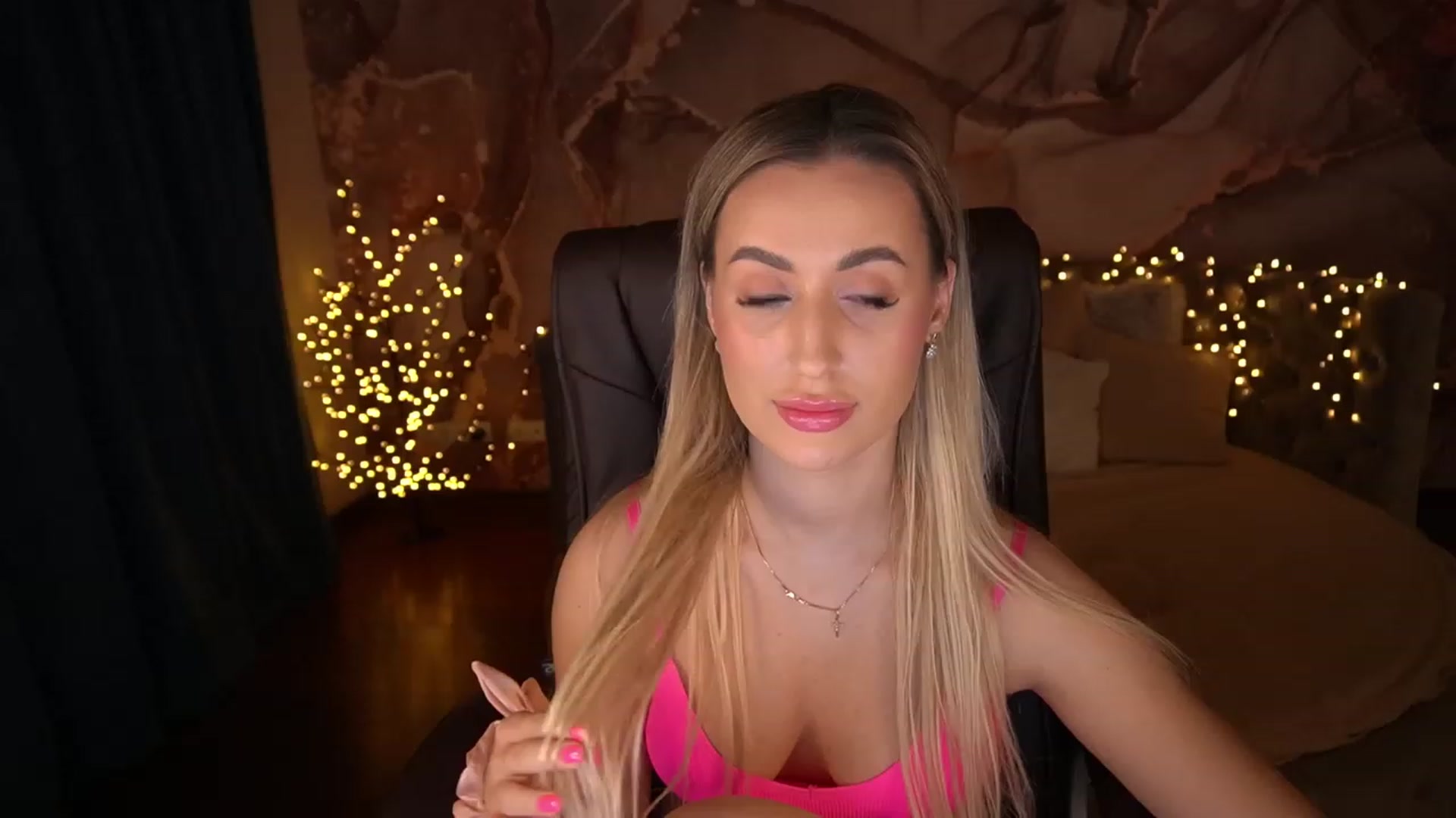 Gallery image thumbnail from LiaBrazzer's myfreecams stream on, 05/28/2023, 18:25 image 6 of 20