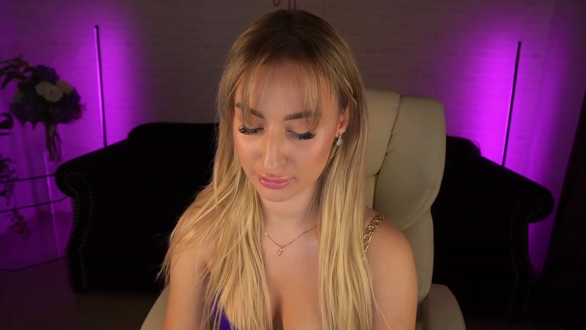 Gallery image thumbnail from LiaBrazzer's myfreecams stream on, 05/30/2023, 09:40 image 10 of 20